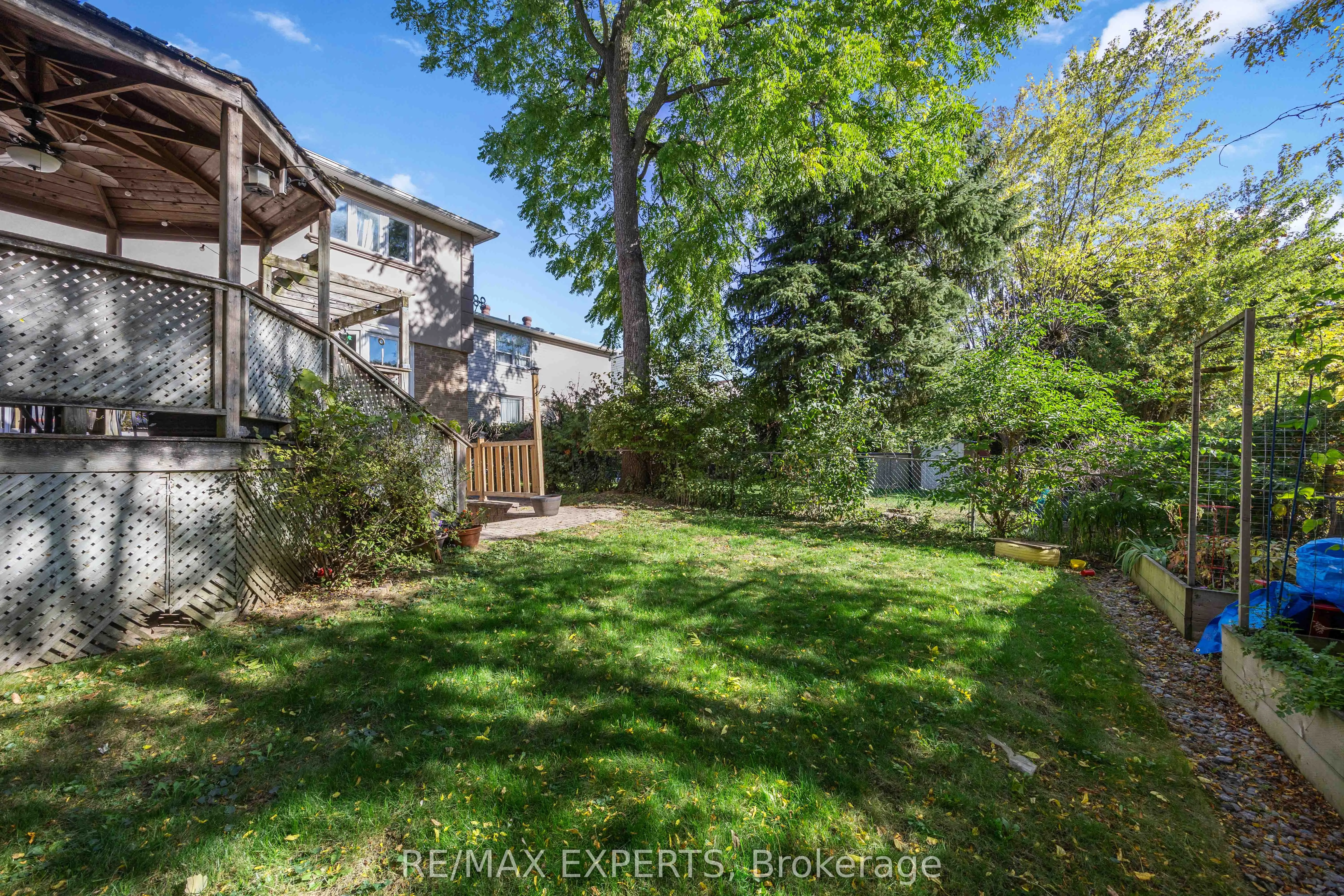 136 Holm Crescent