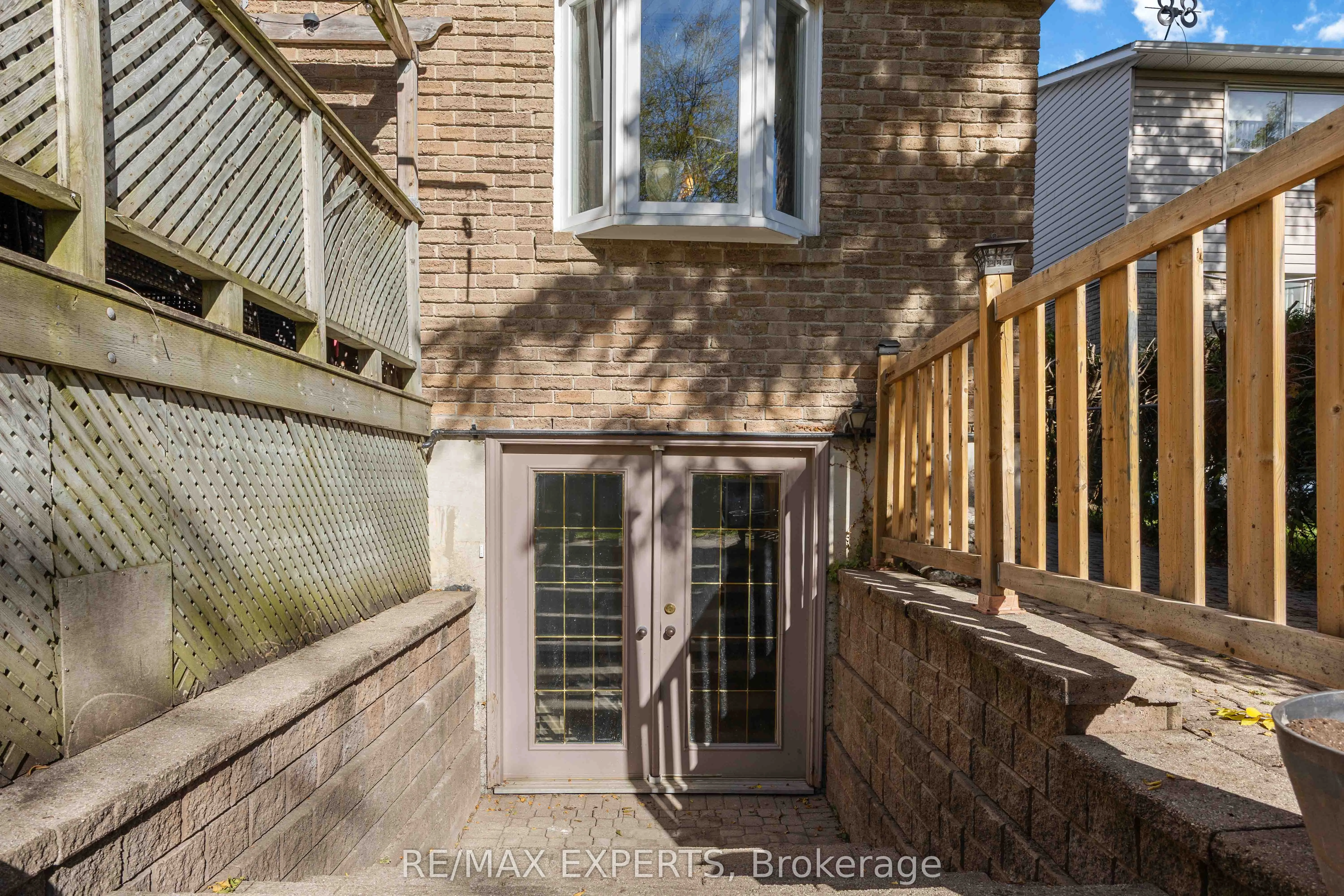 136 Holm Crescent