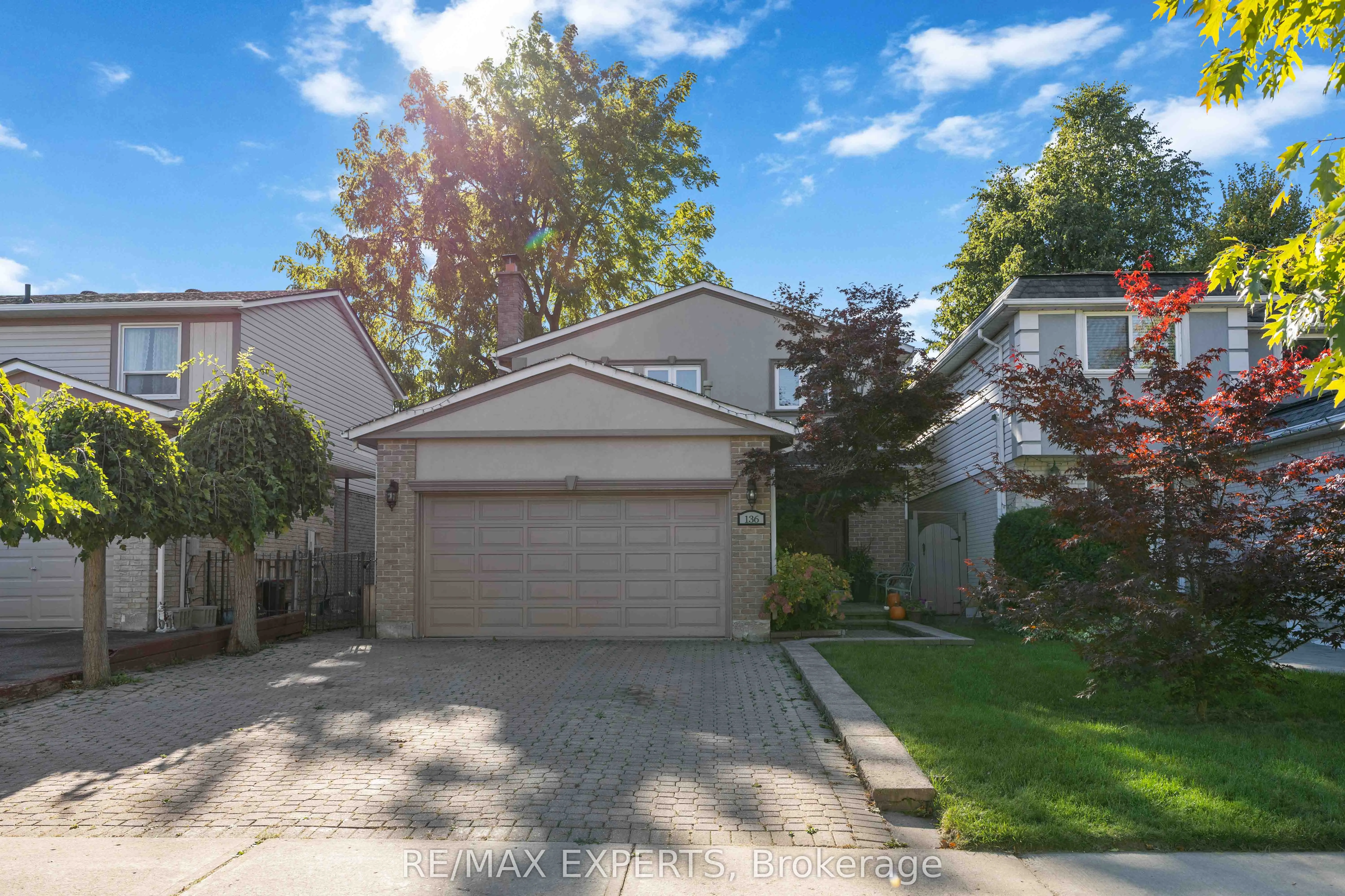 136 Holm Crescent