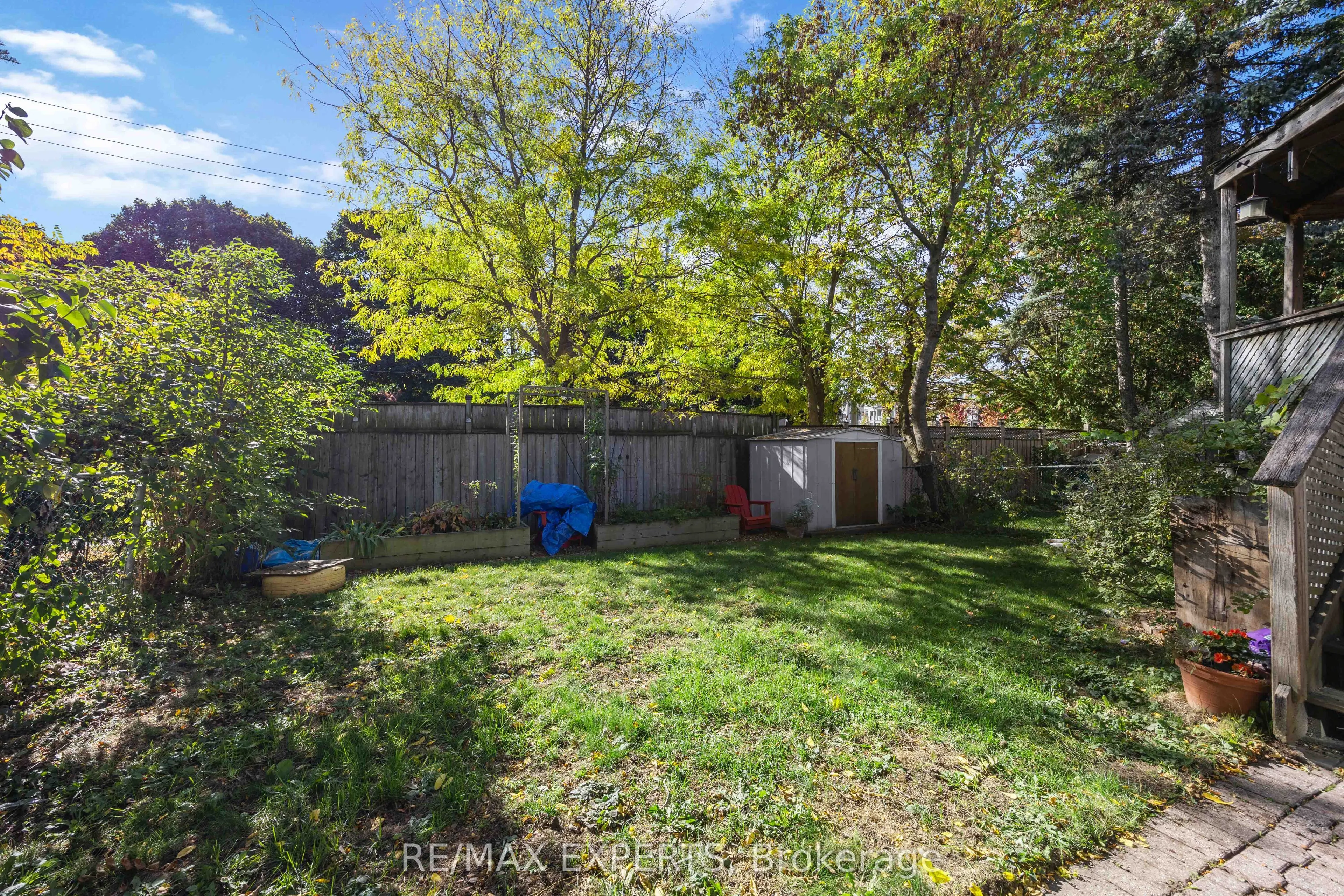 136 Holm Crescent