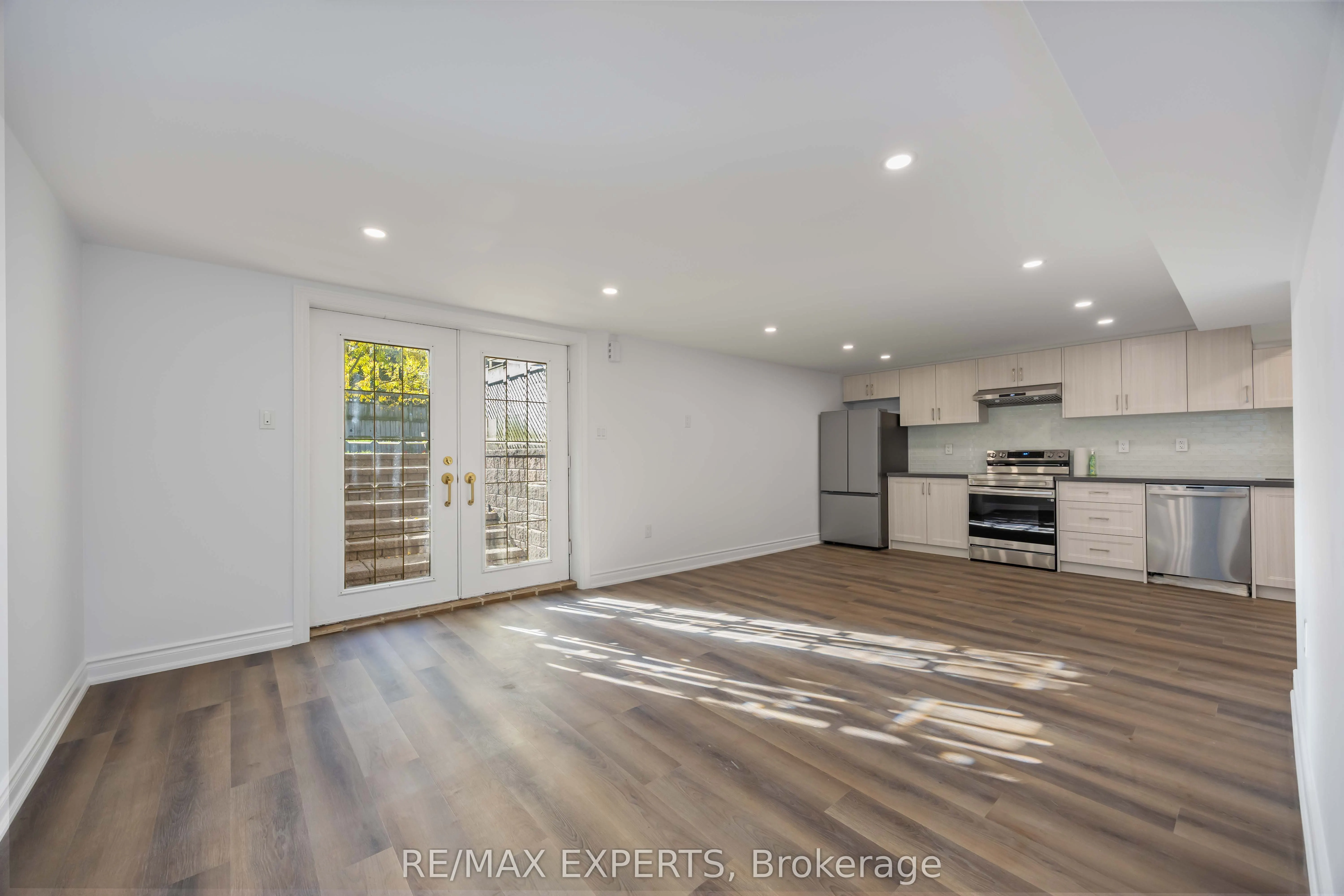 136 Holm Crescent
