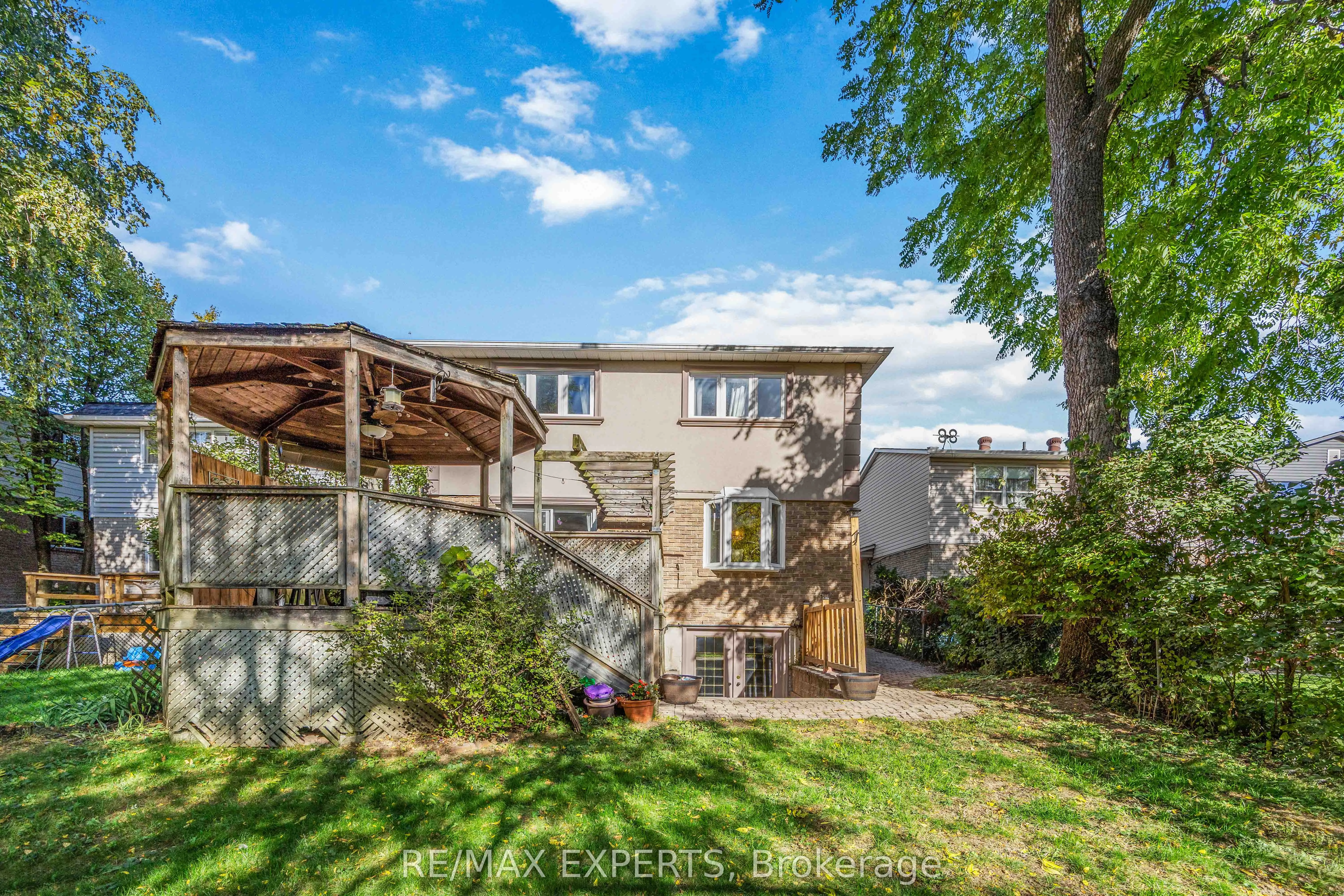 136 Holm Crescent