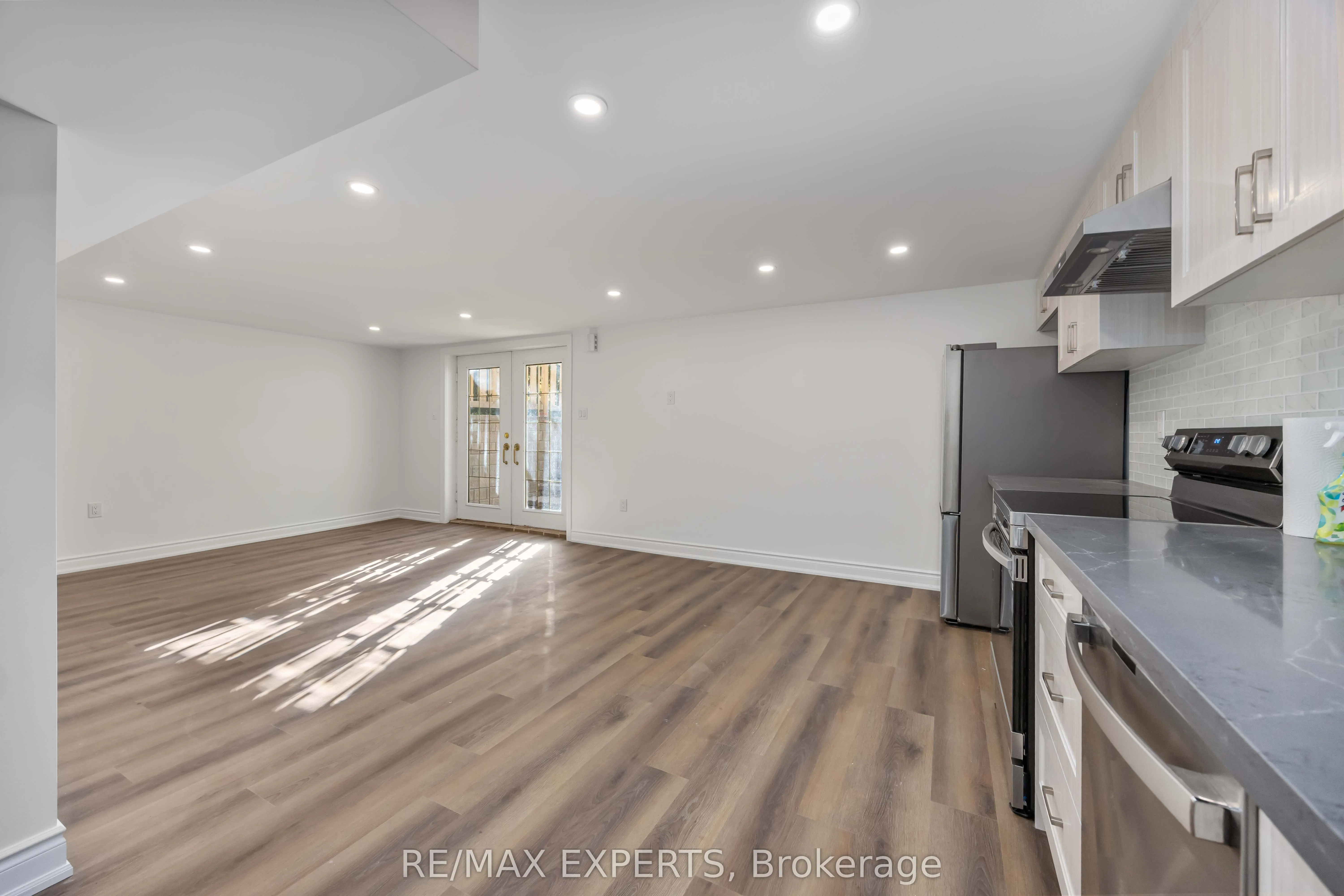 136 Holm Crescent