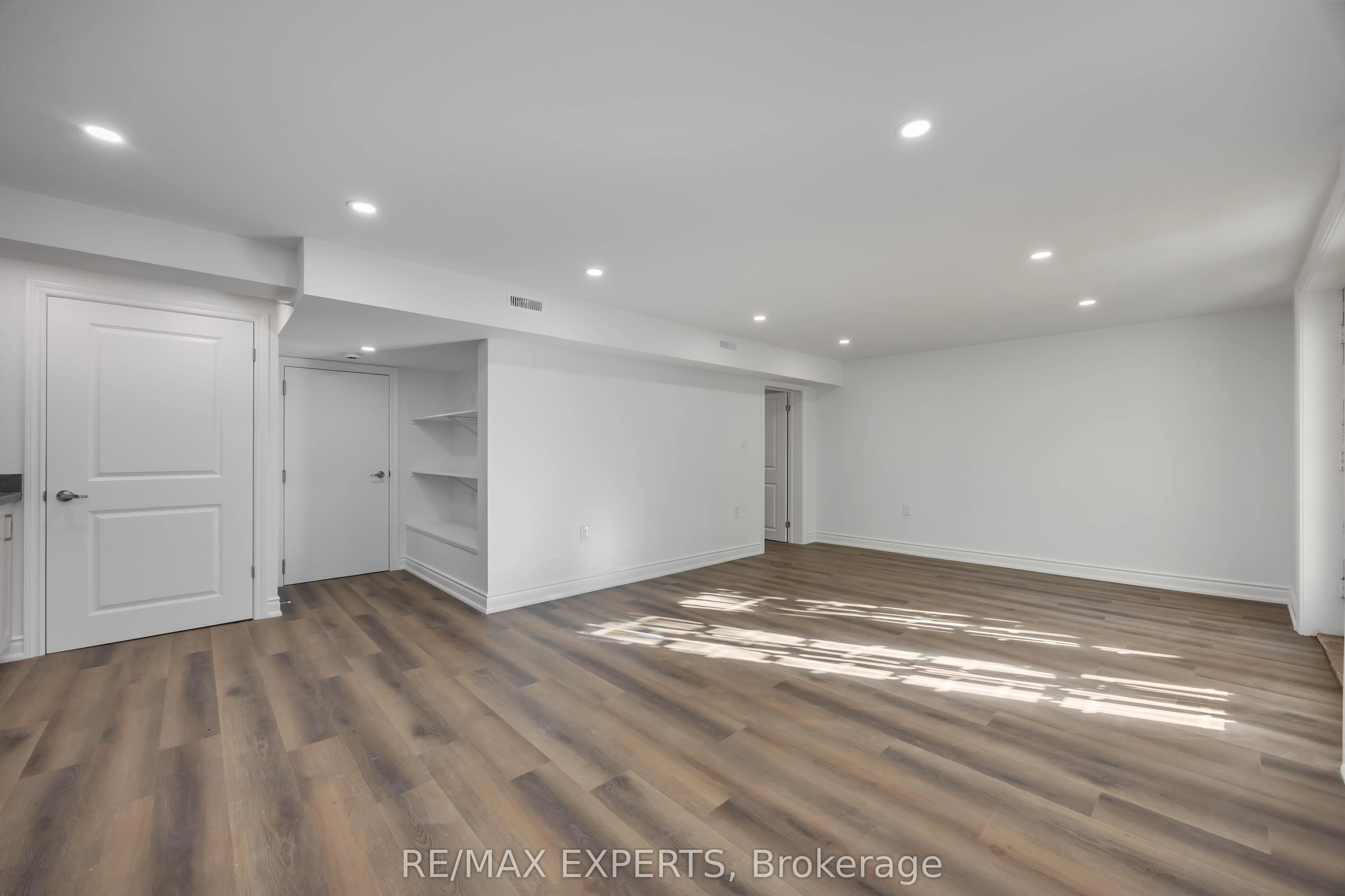 136 Holm Crescent