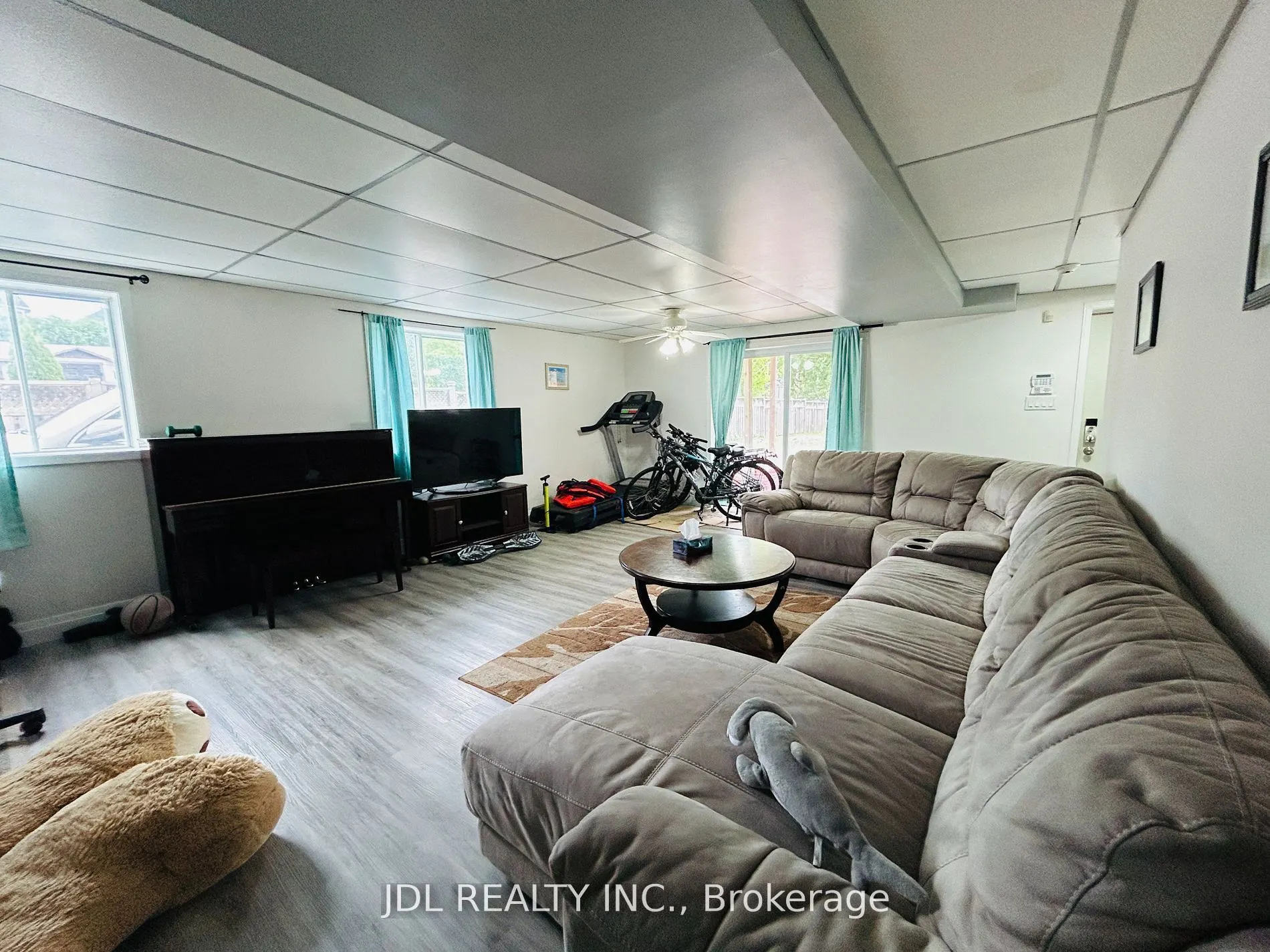 11 Red Robin Road, #Lower