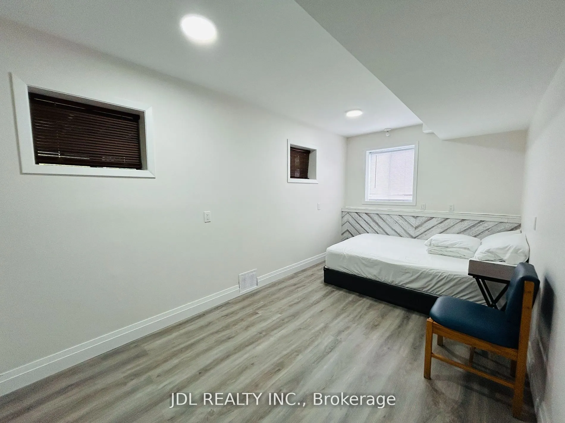 11 Red Robin Road, #Lower