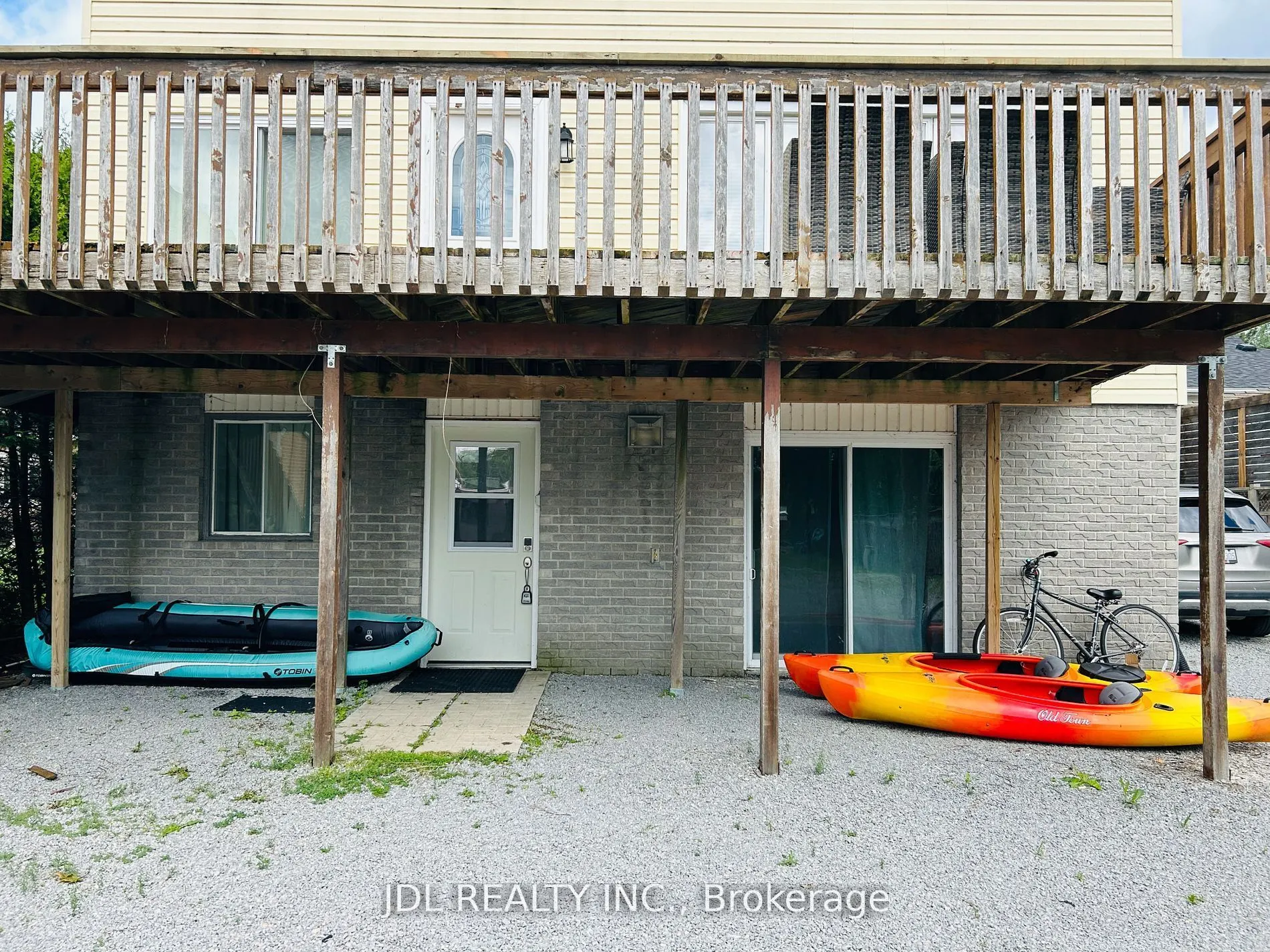 11 Red Robin Road, #Lower