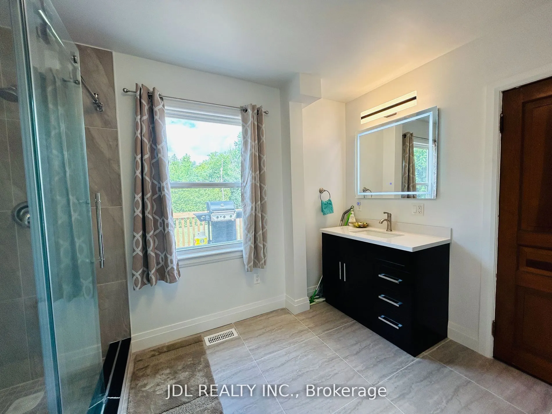 11 Red Robin Road, #Upper