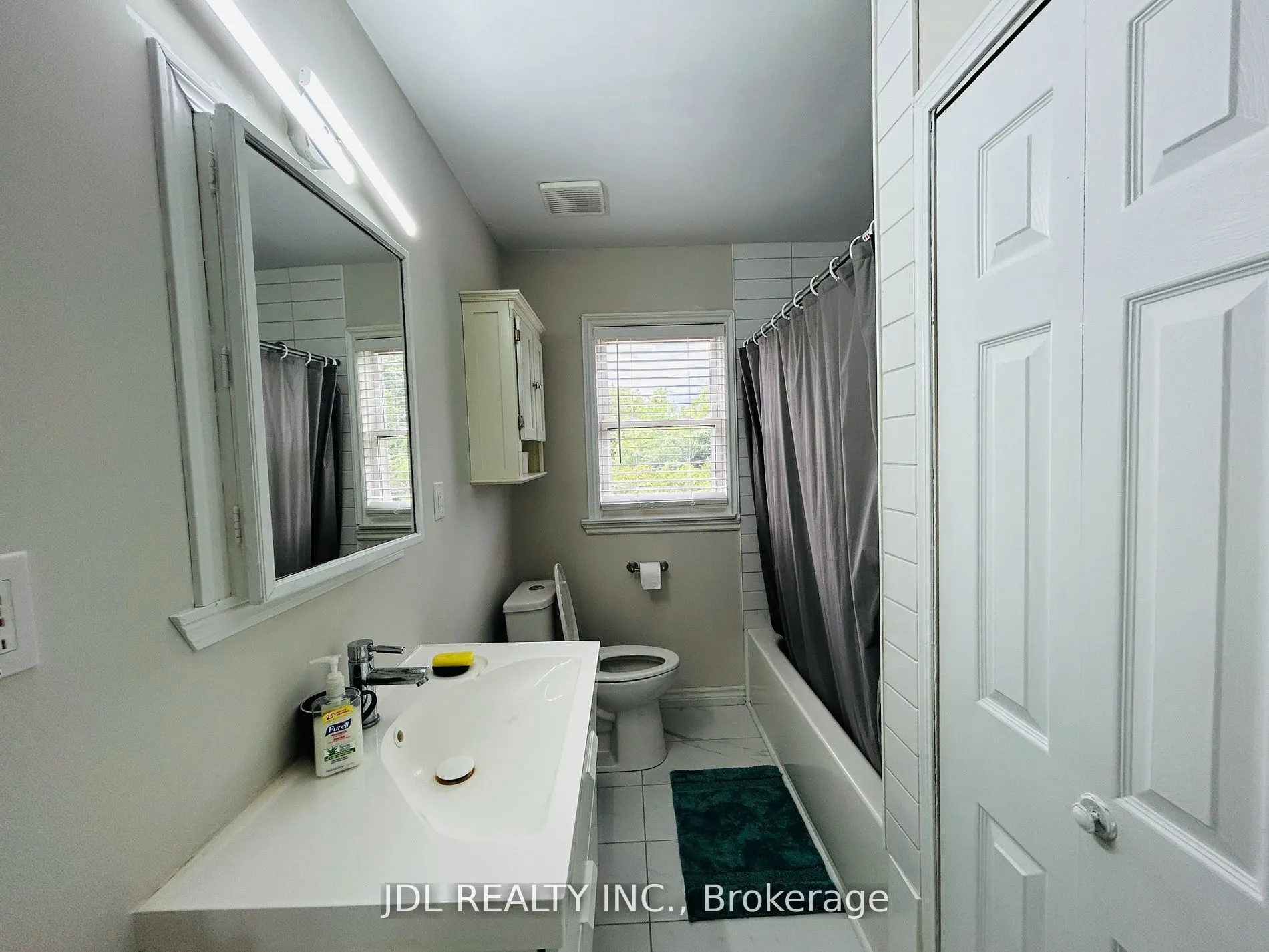 11 Red Robin Road, #Upper