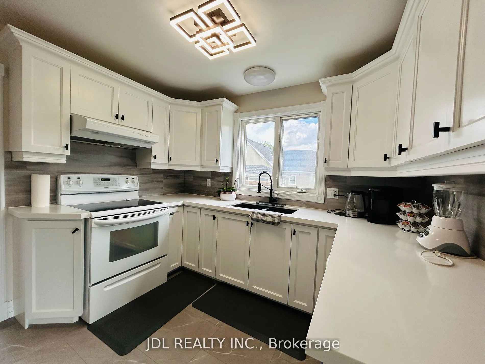 11 Red Robin Road, #Upper