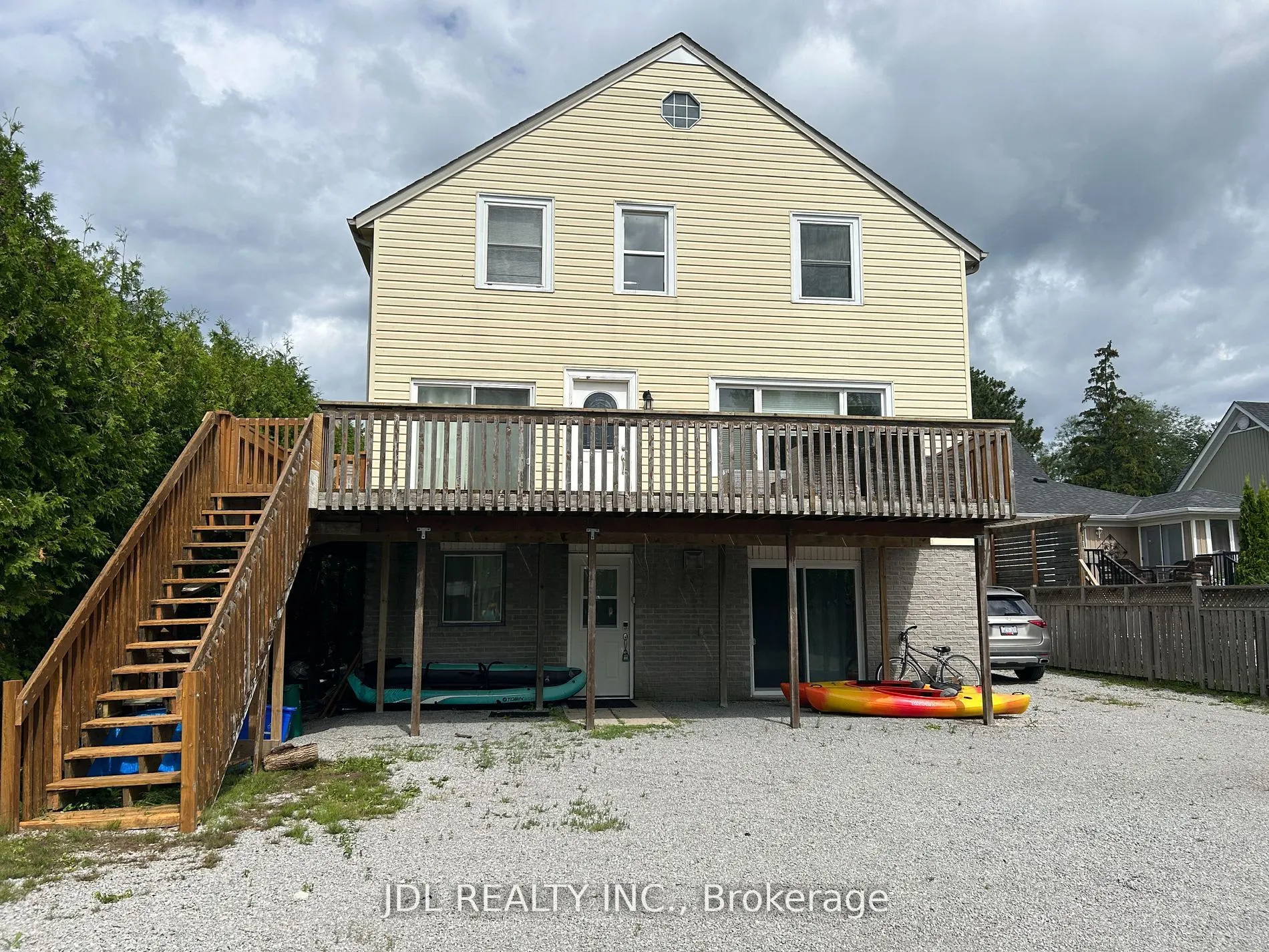 11 Red Robin Road, #Upper