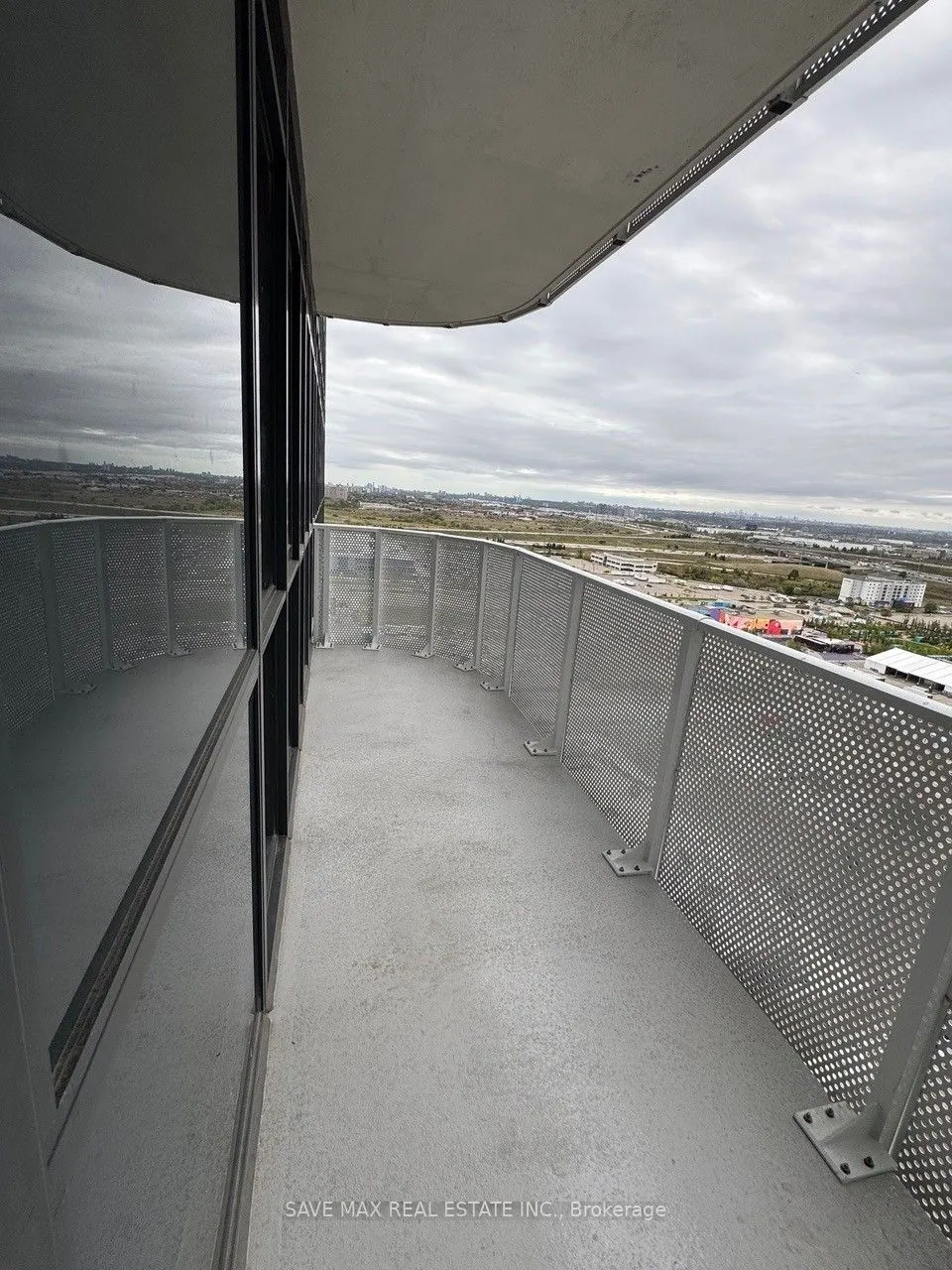28 Interchange Way, #2215