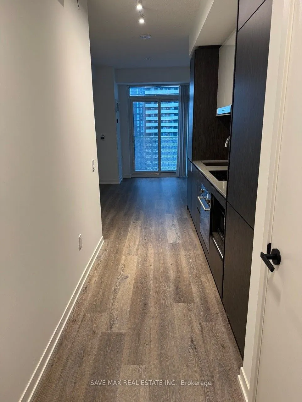 28 Interchange Way, #2215