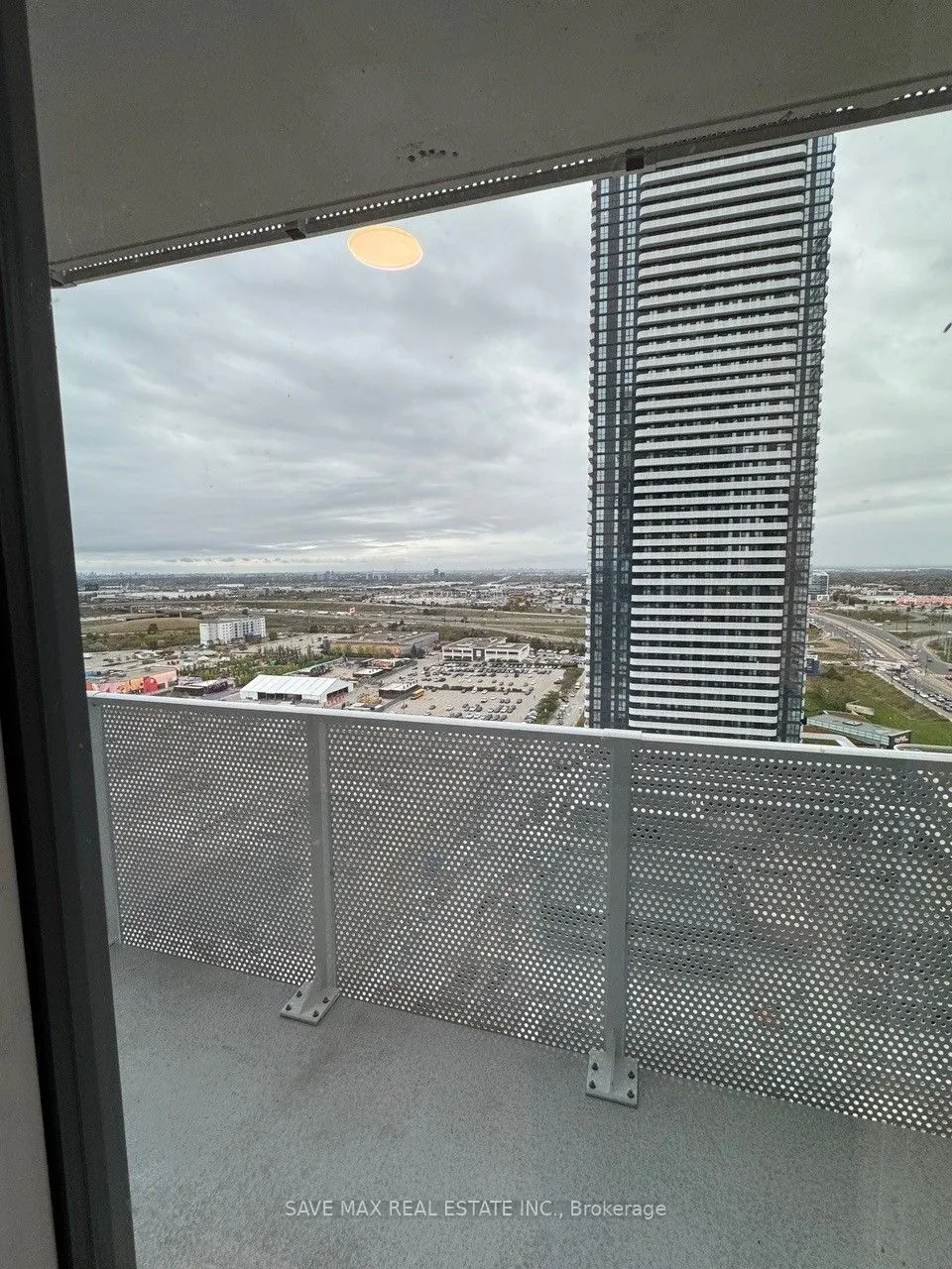 28 Interchange Way, #2215