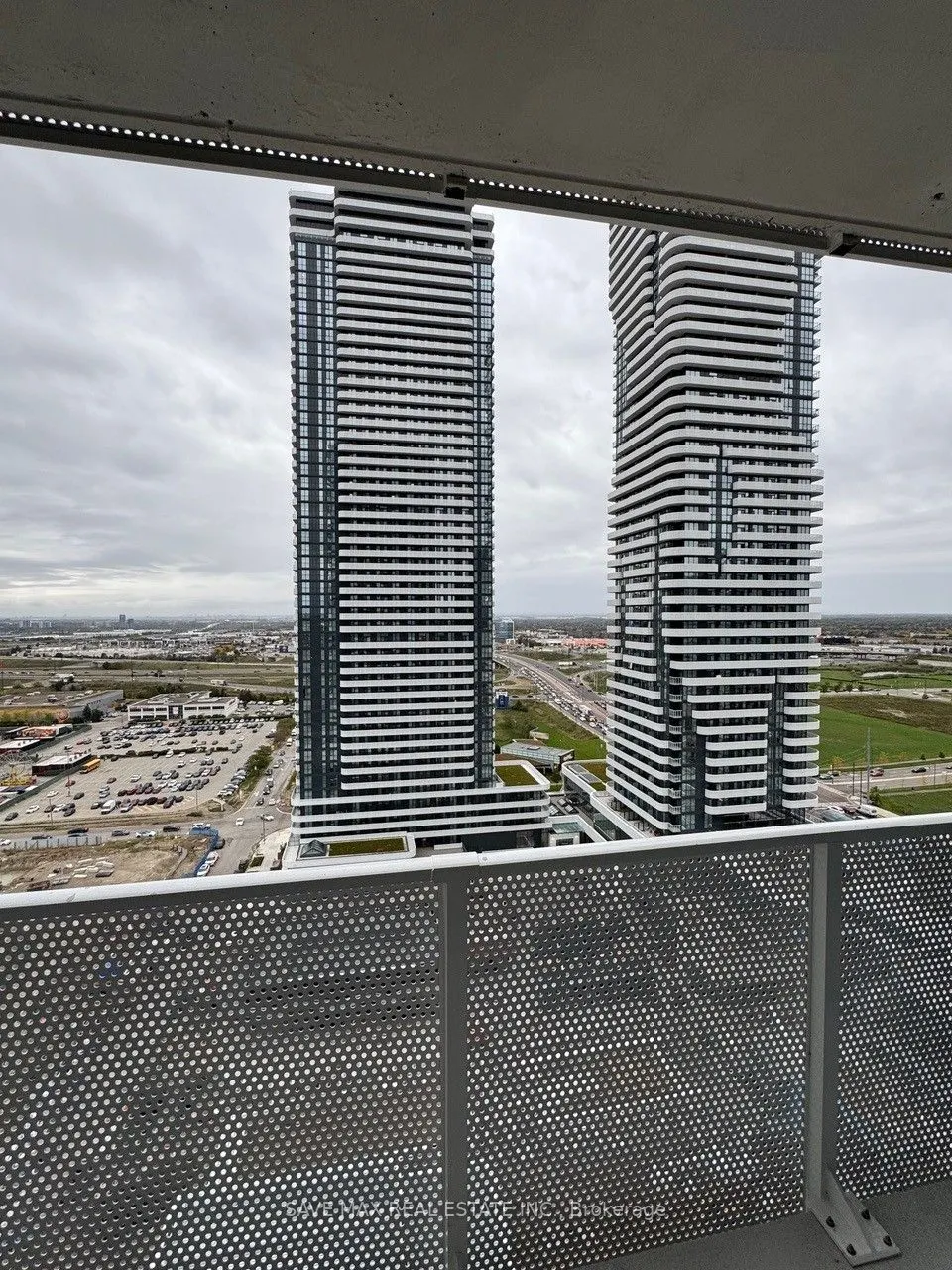 28 Interchange Way, #2215