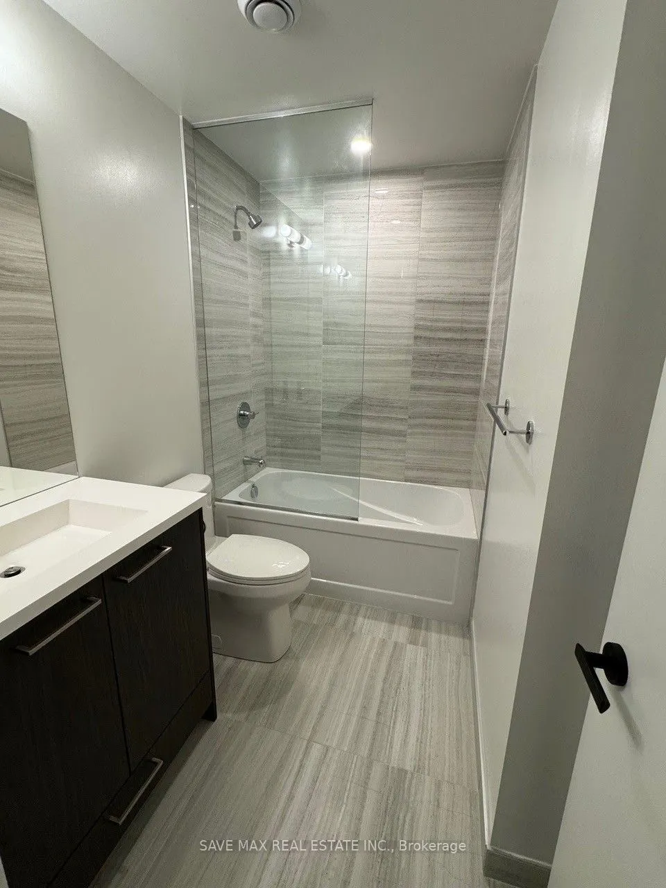 28 Interchange Way, #2215