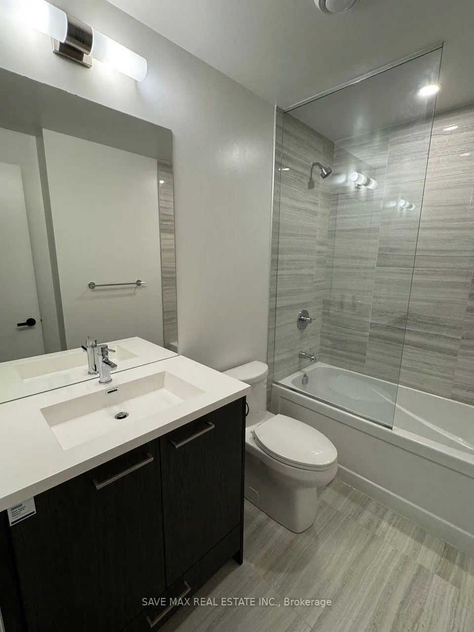 28 Interchange Way, #2215