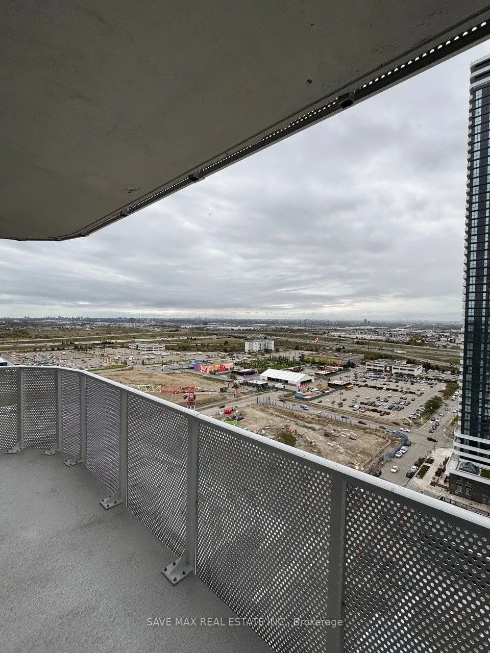 28 Interchange Way, #2215