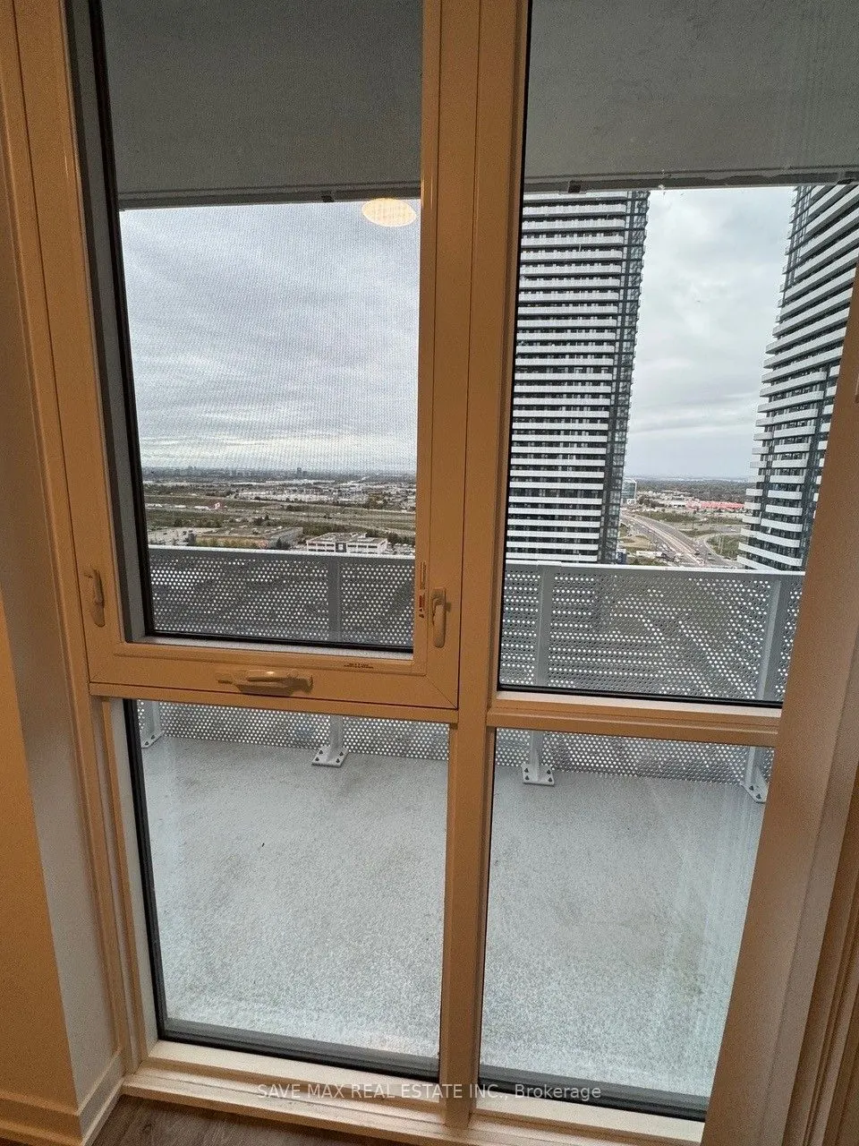28 Interchange Way, #2215