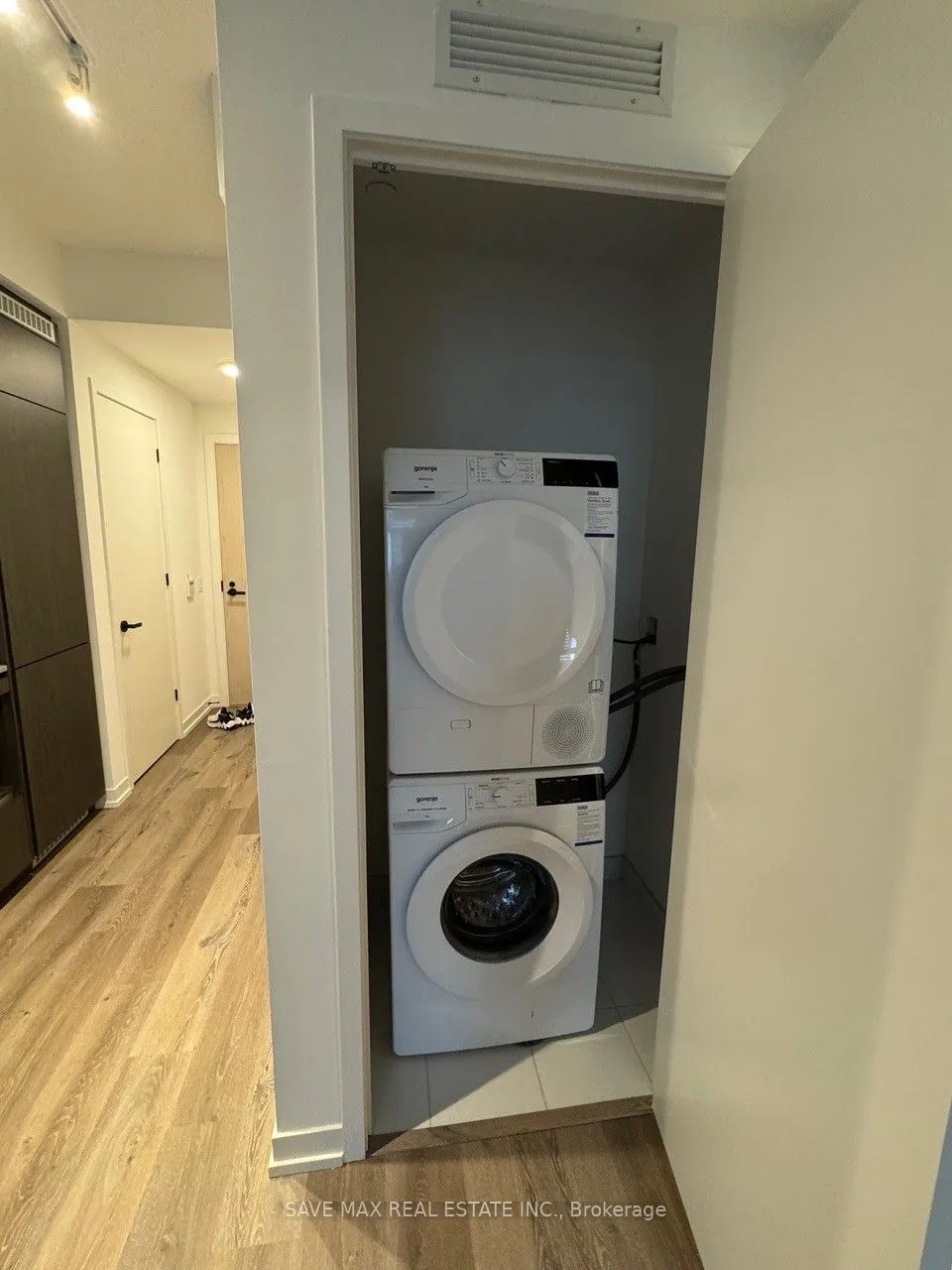 28 Interchange Way, #2215