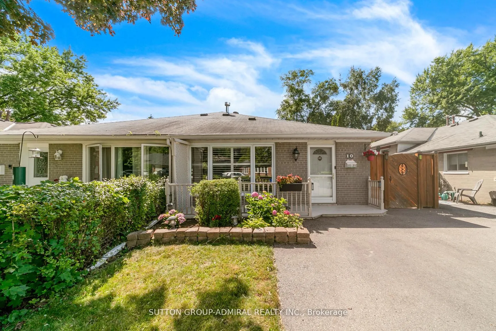 10 Kitimat Crescent