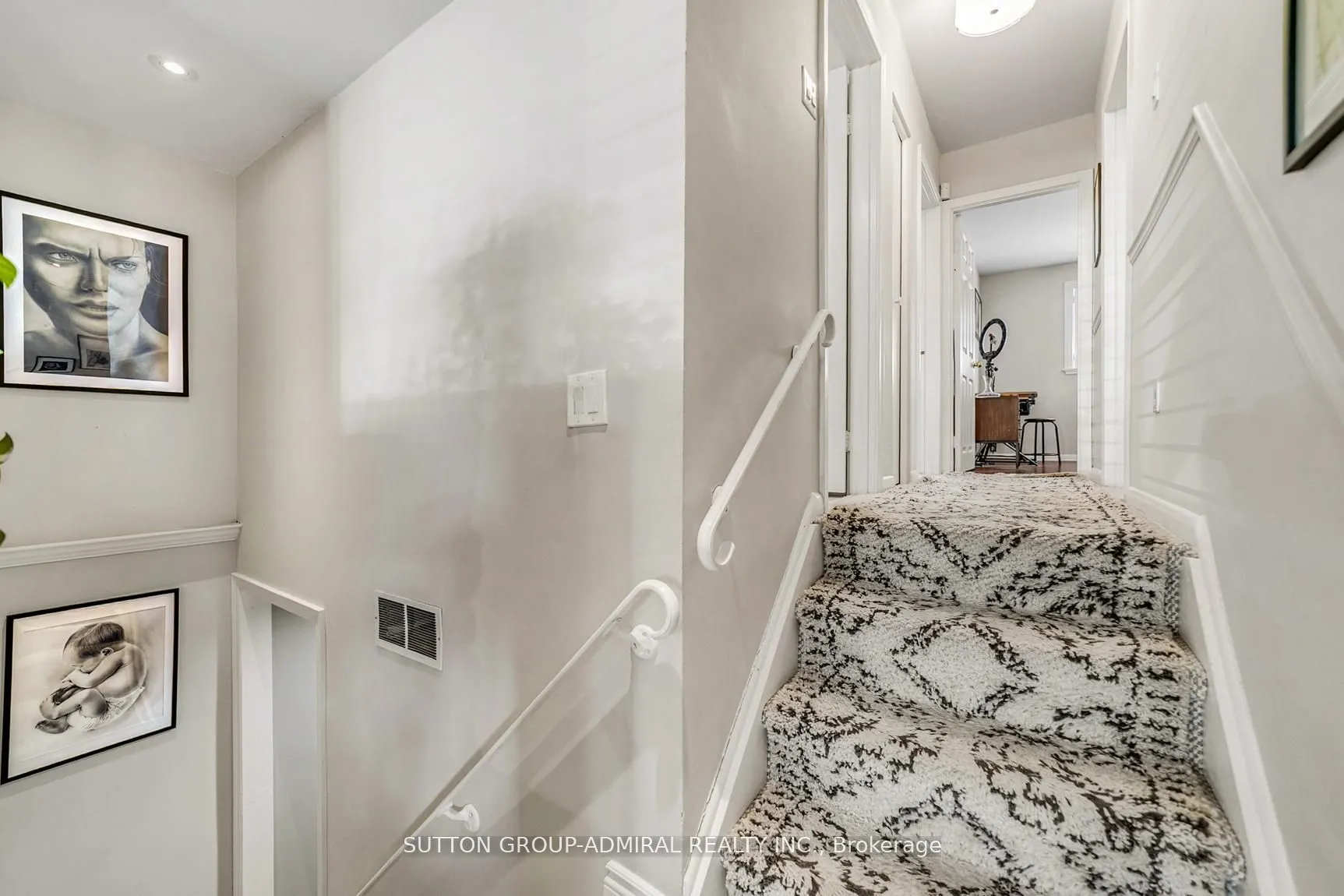 10 Kitimat Crescent