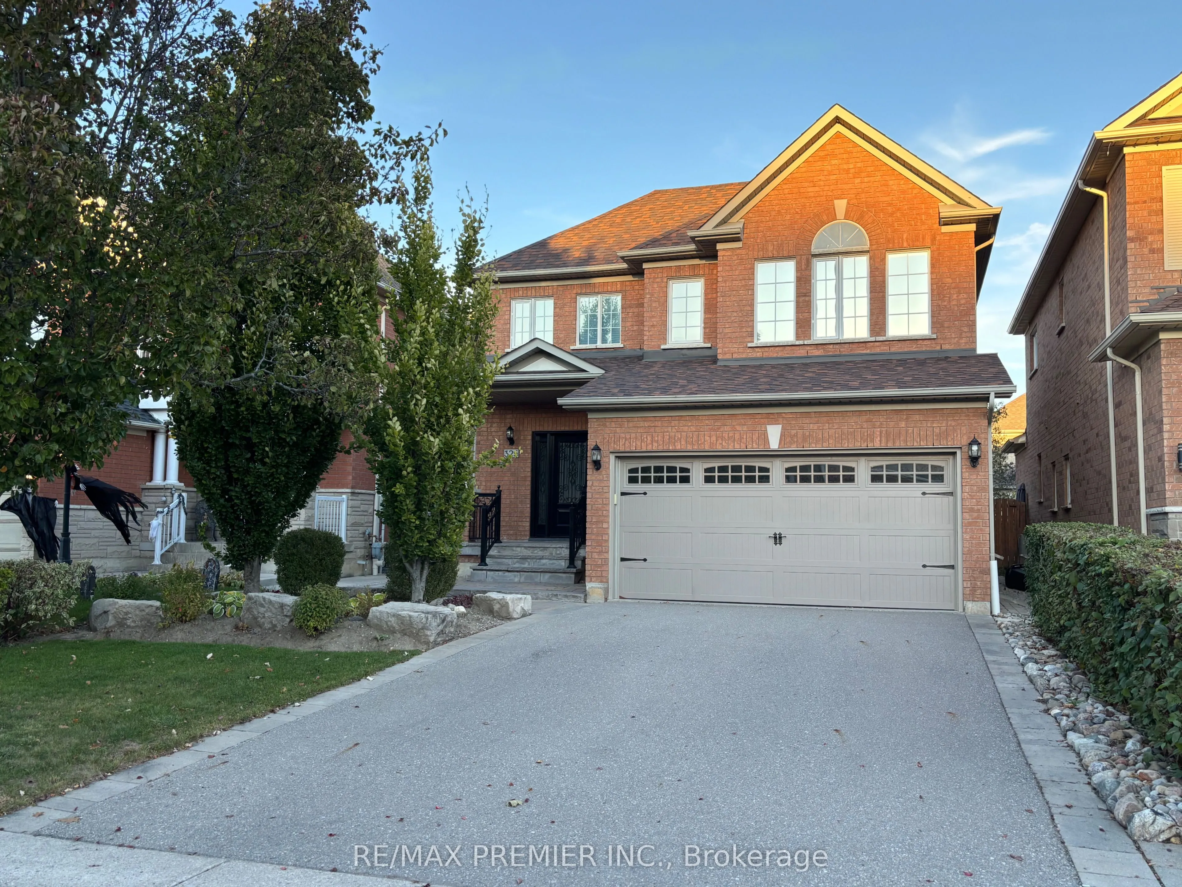 325 Vellore Avenue