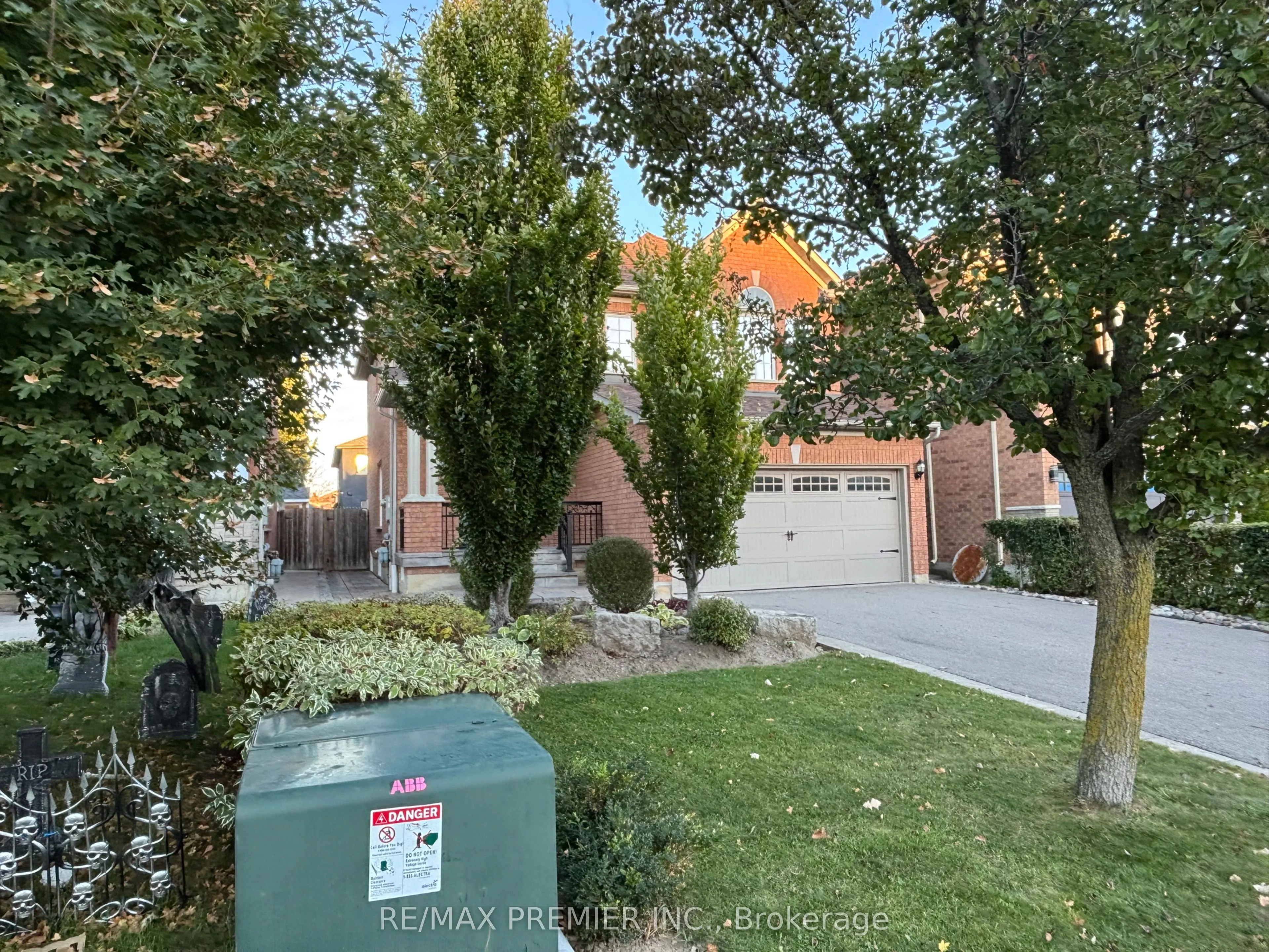 325 Vellore Avenue