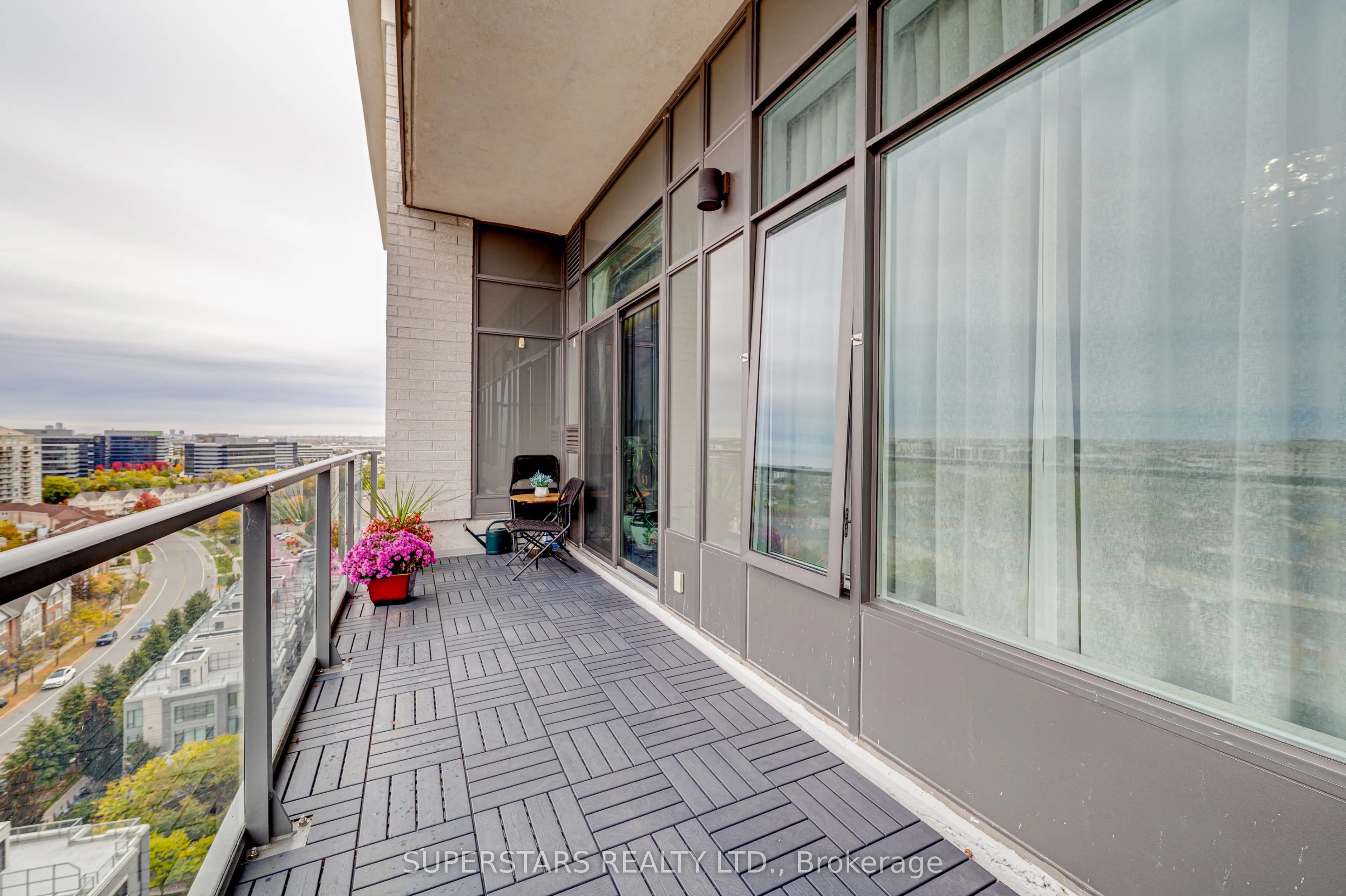 277 South Park Road, #PH12