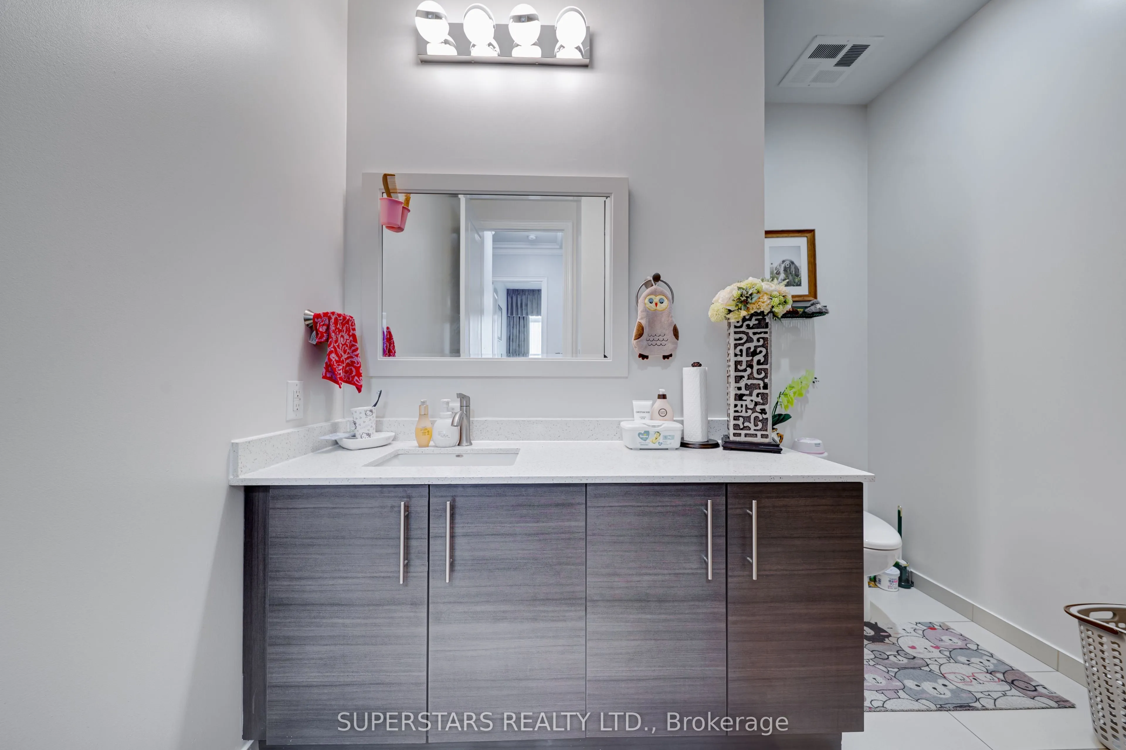 277 South Park Road, #PH12