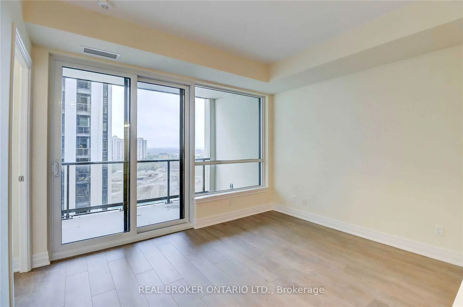 9075 Jane Street, #1110