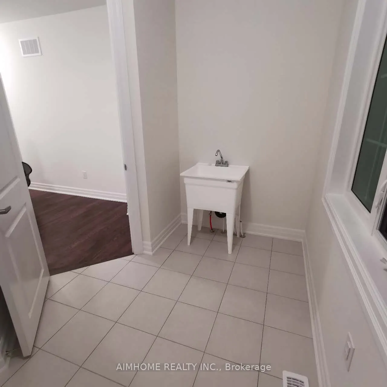 26 Navitas Crescent