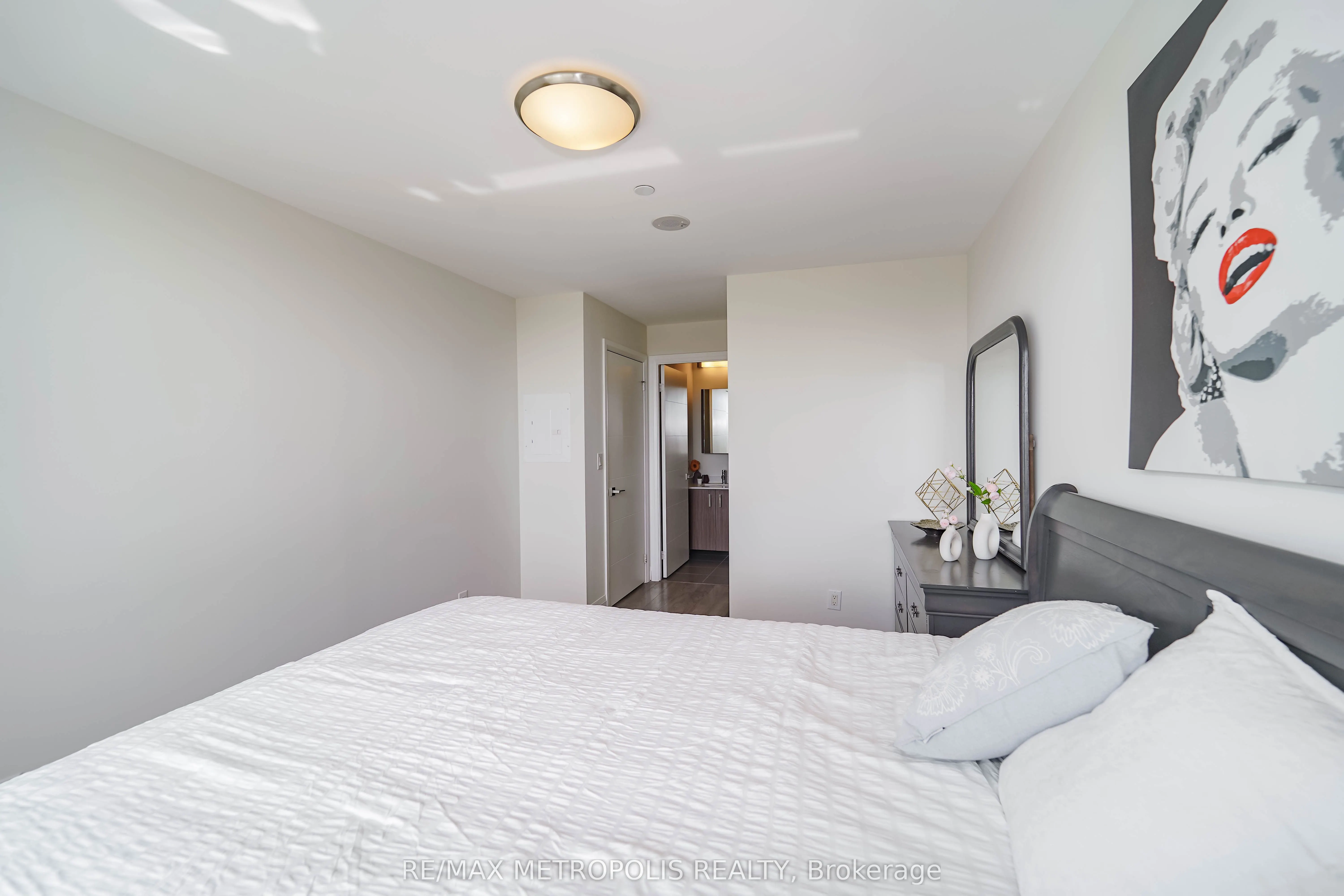 18 Uptown Drive, #819