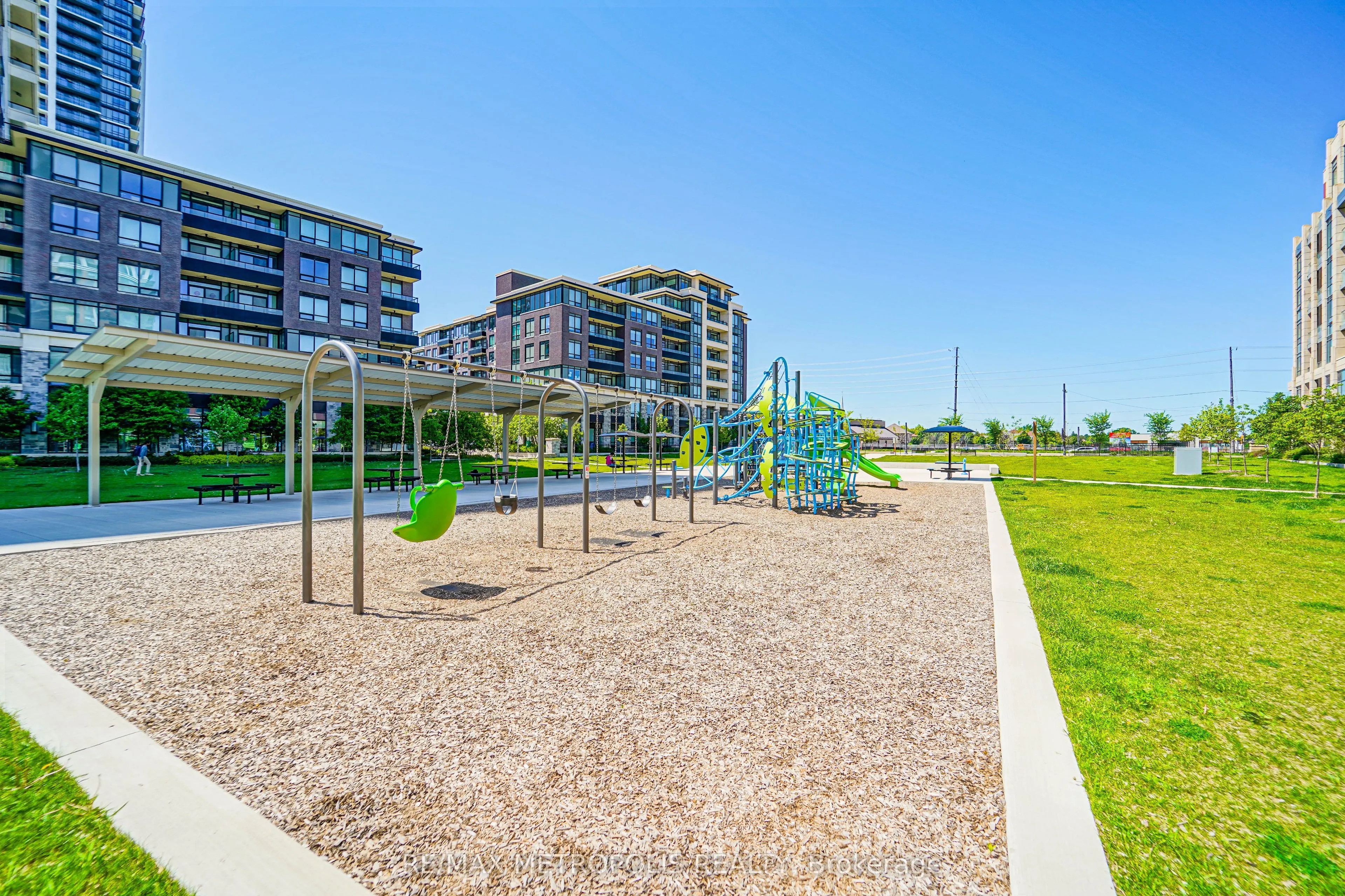 18 Uptown Drive, #819