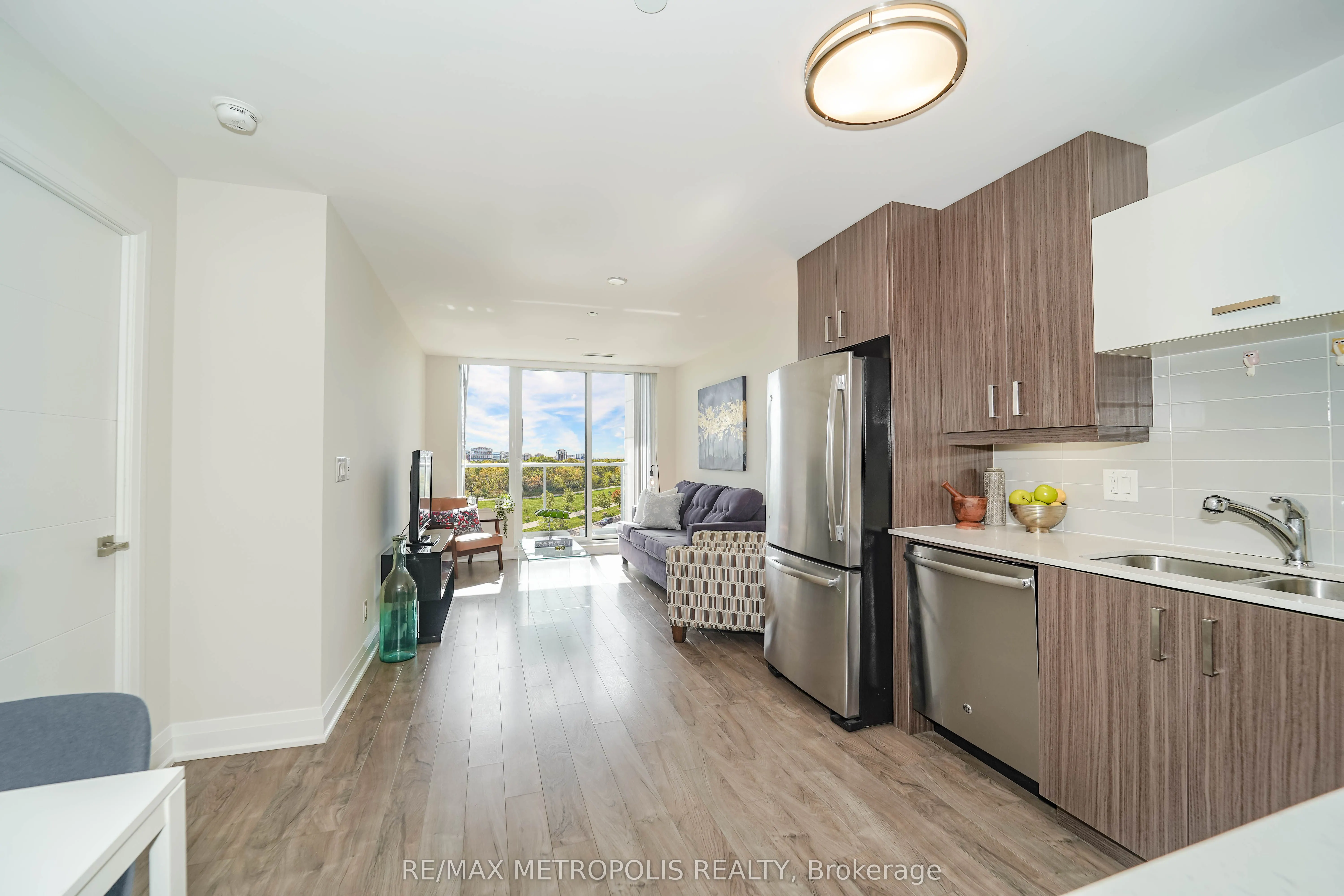 18 Uptown Drive, #819