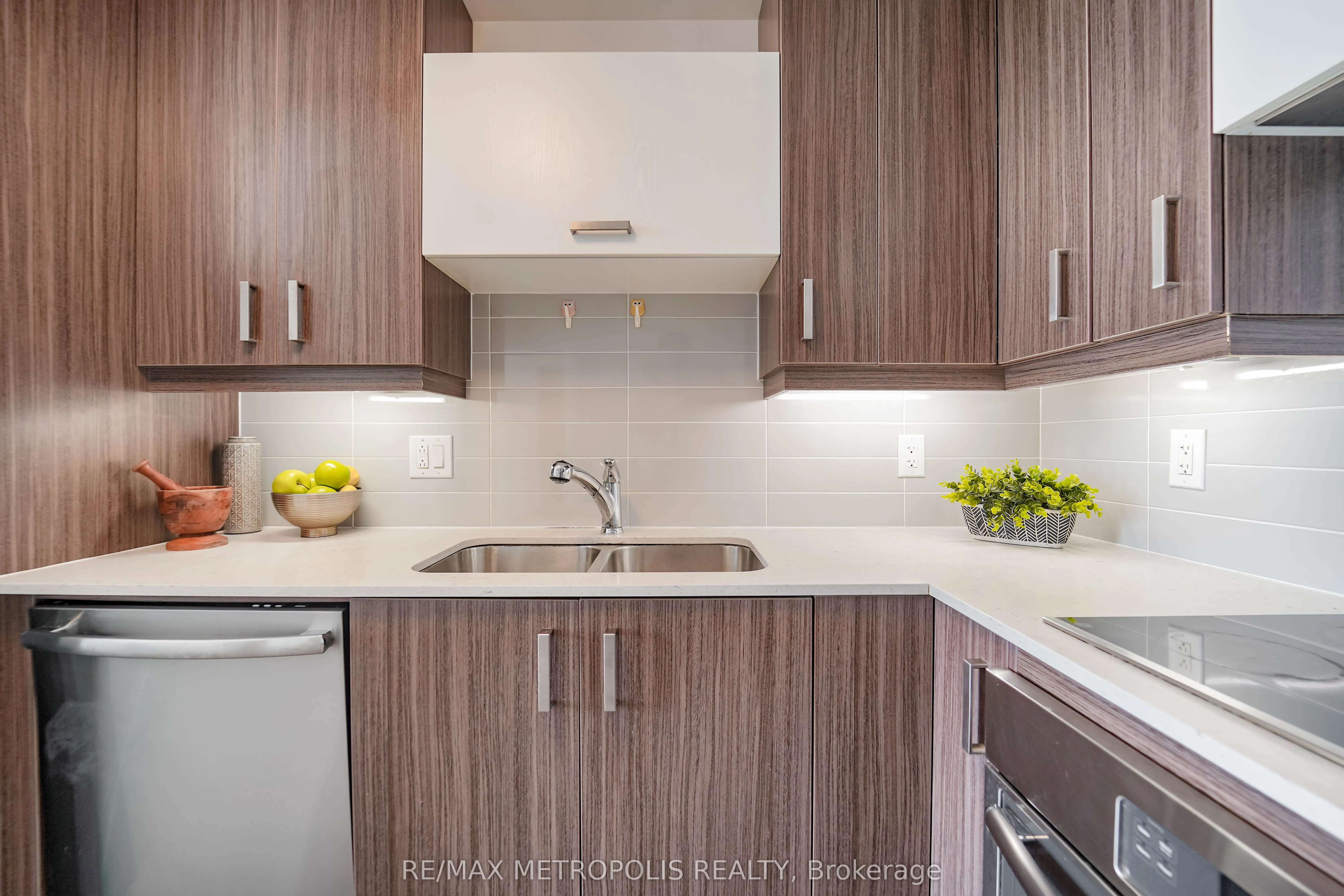 18 Uptown Drive, #819