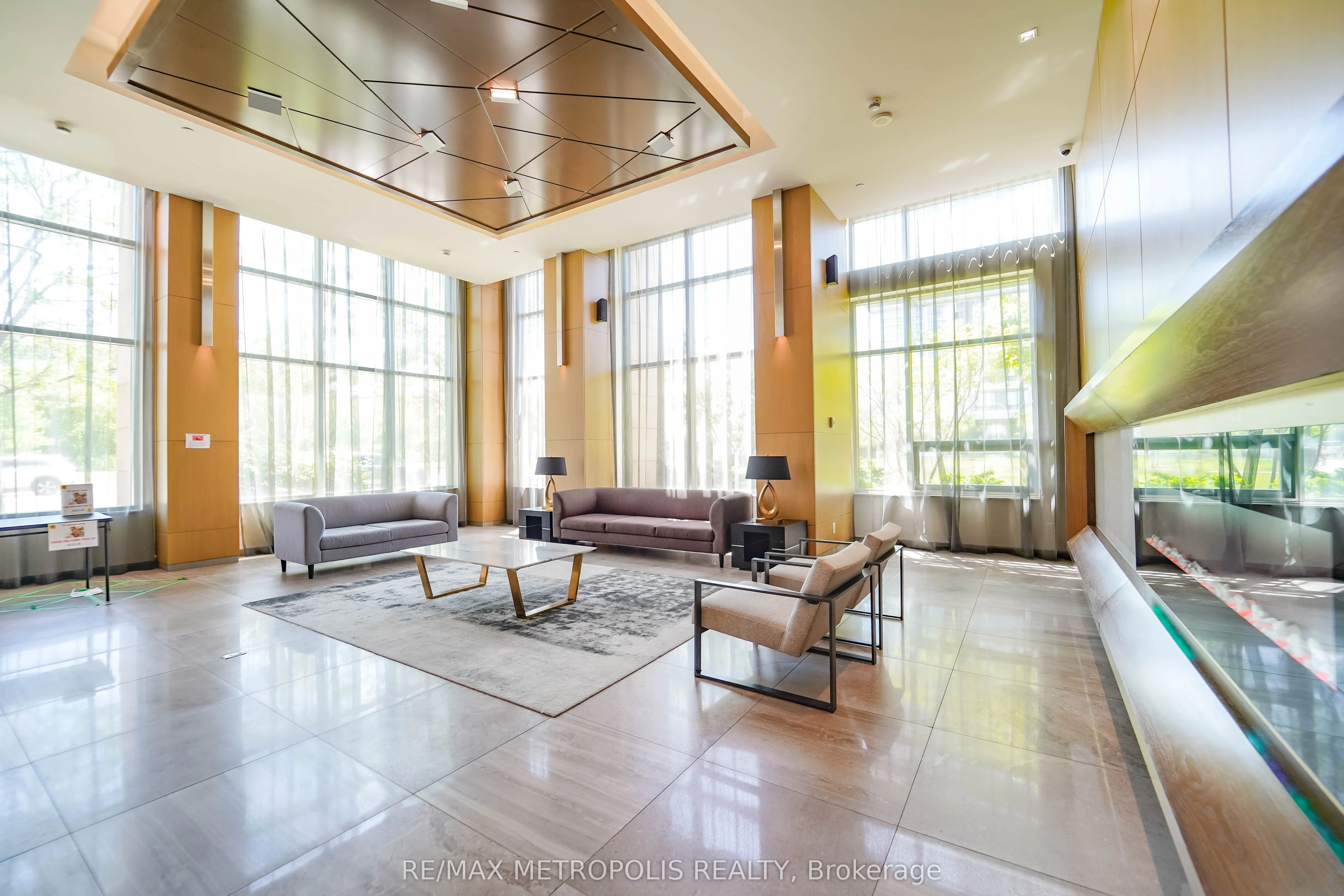 18 Uptown Drive, #819