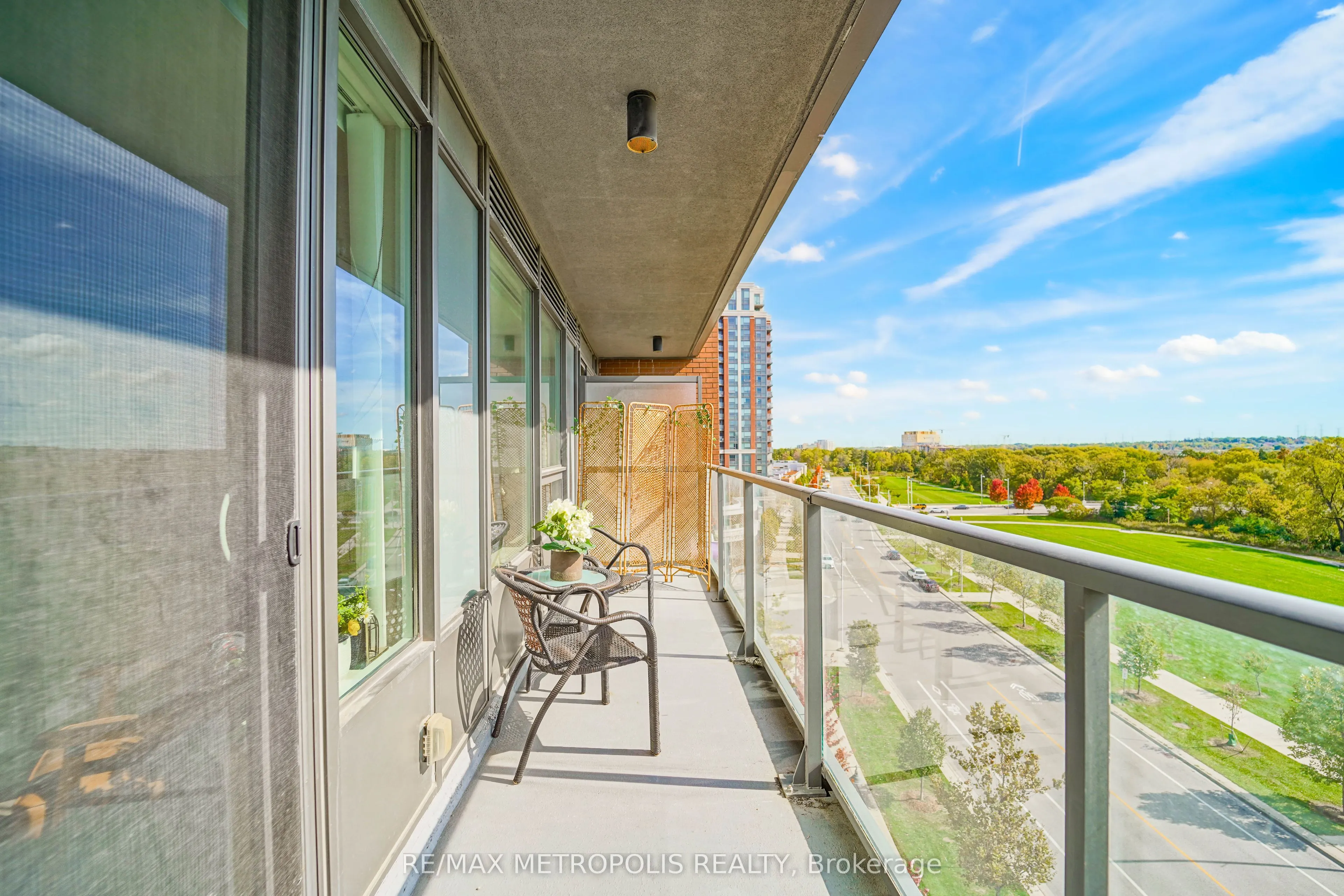 18 Uptown Drive, #819