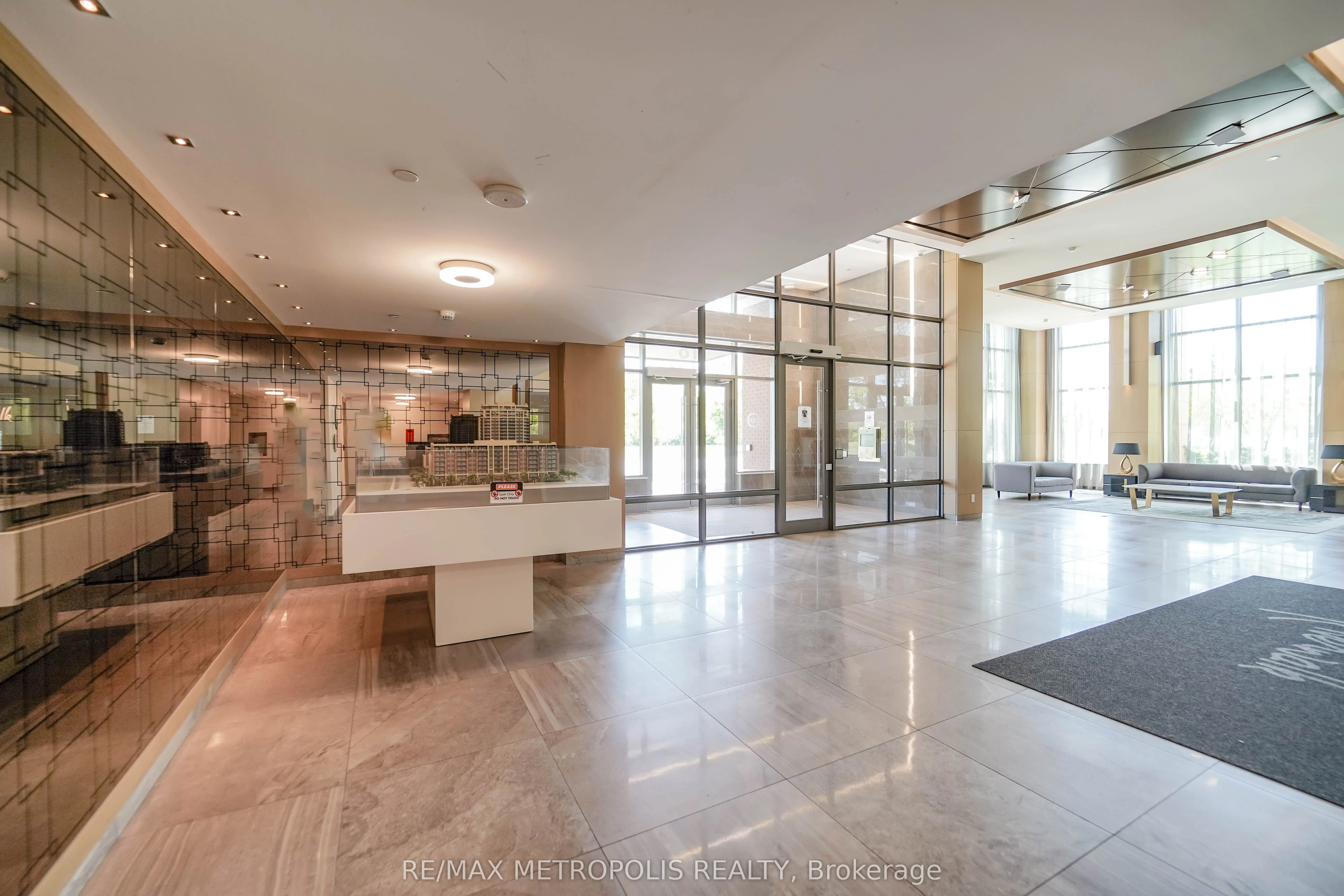 18 Uptown Drive, #819