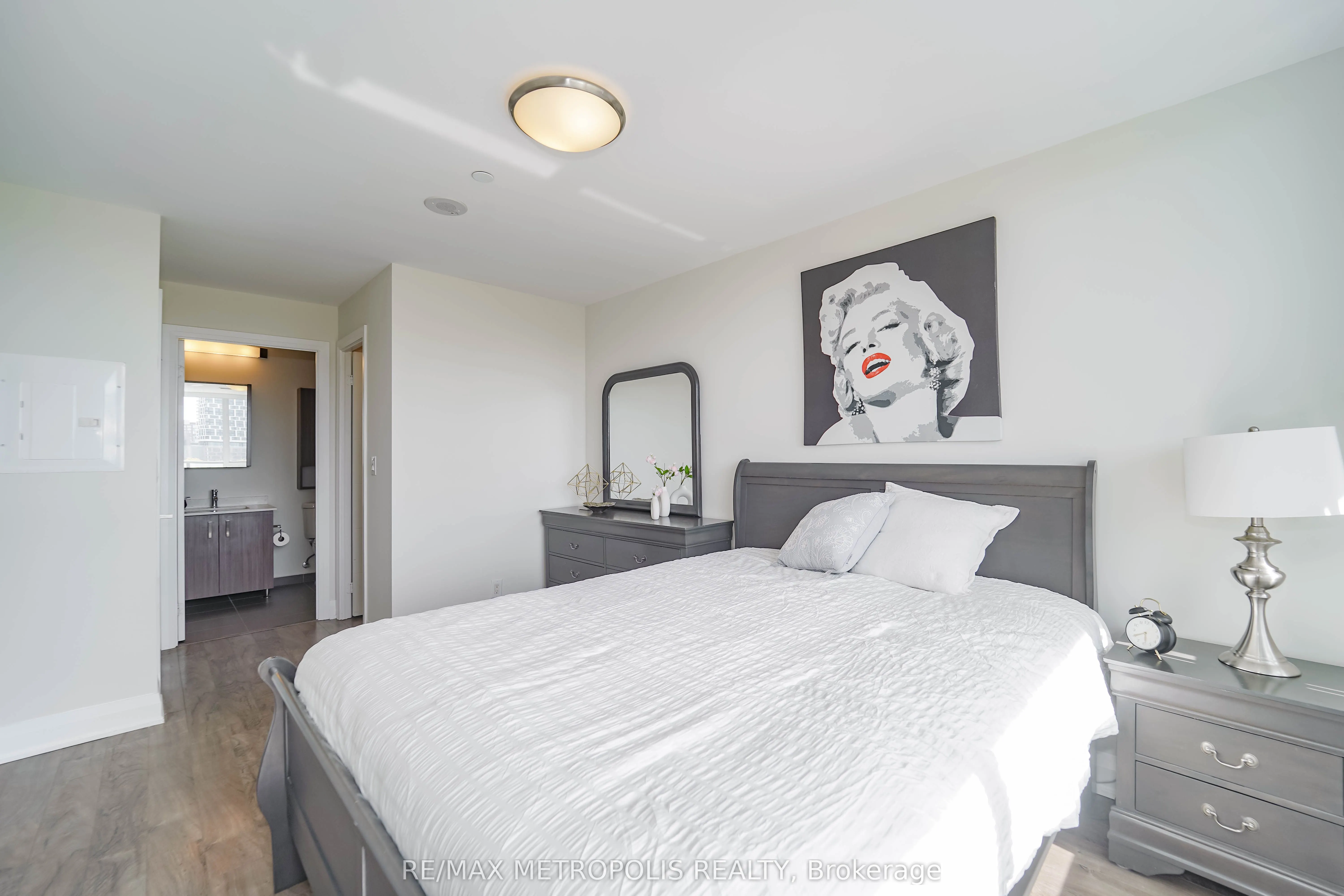 18 Uptown Drive, #819