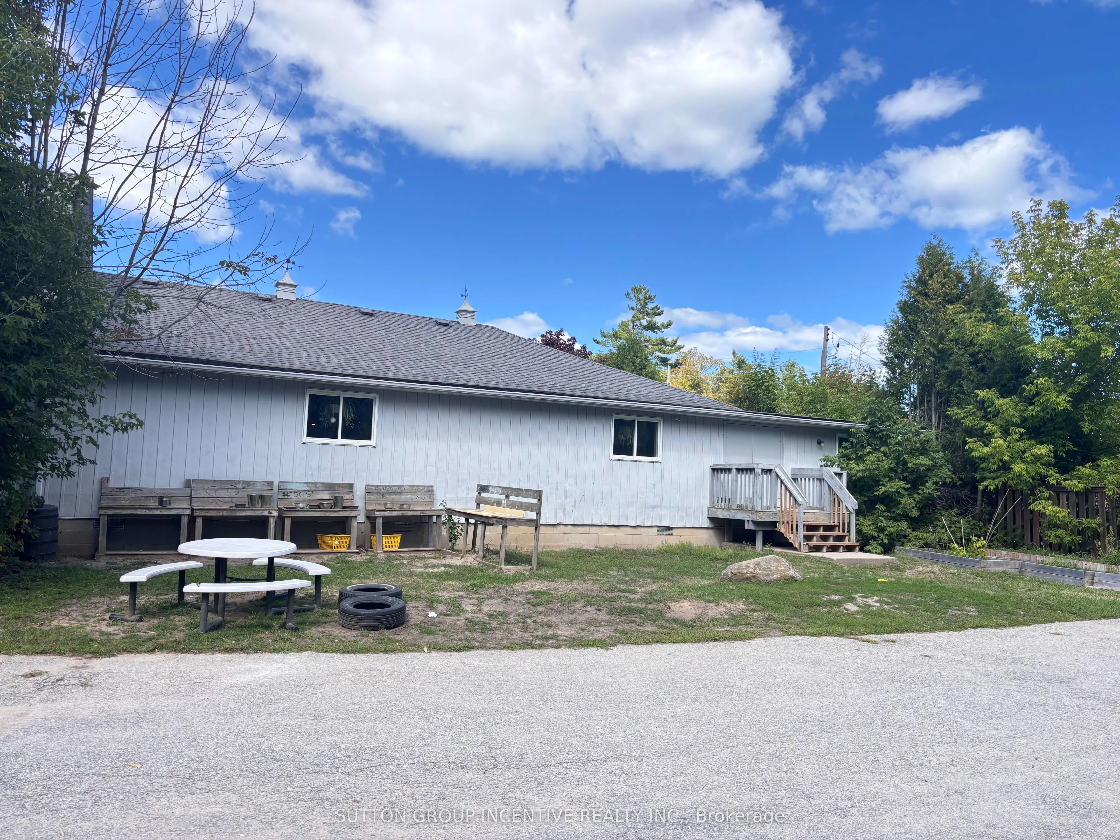 2044 25 Side Road