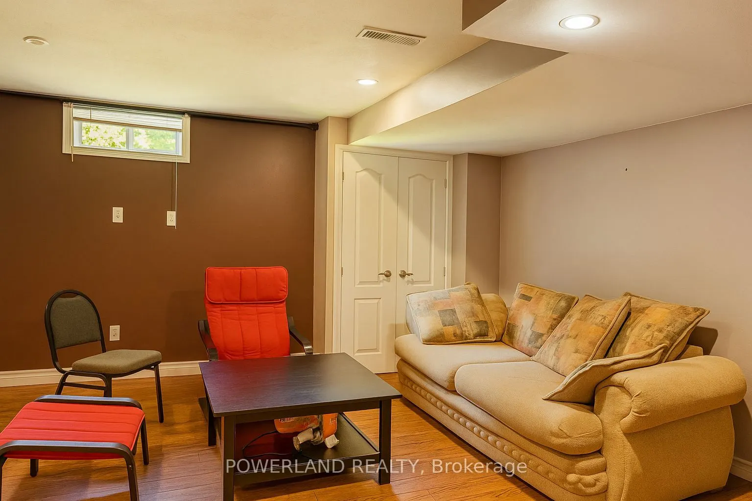 249 Kennedy Street W