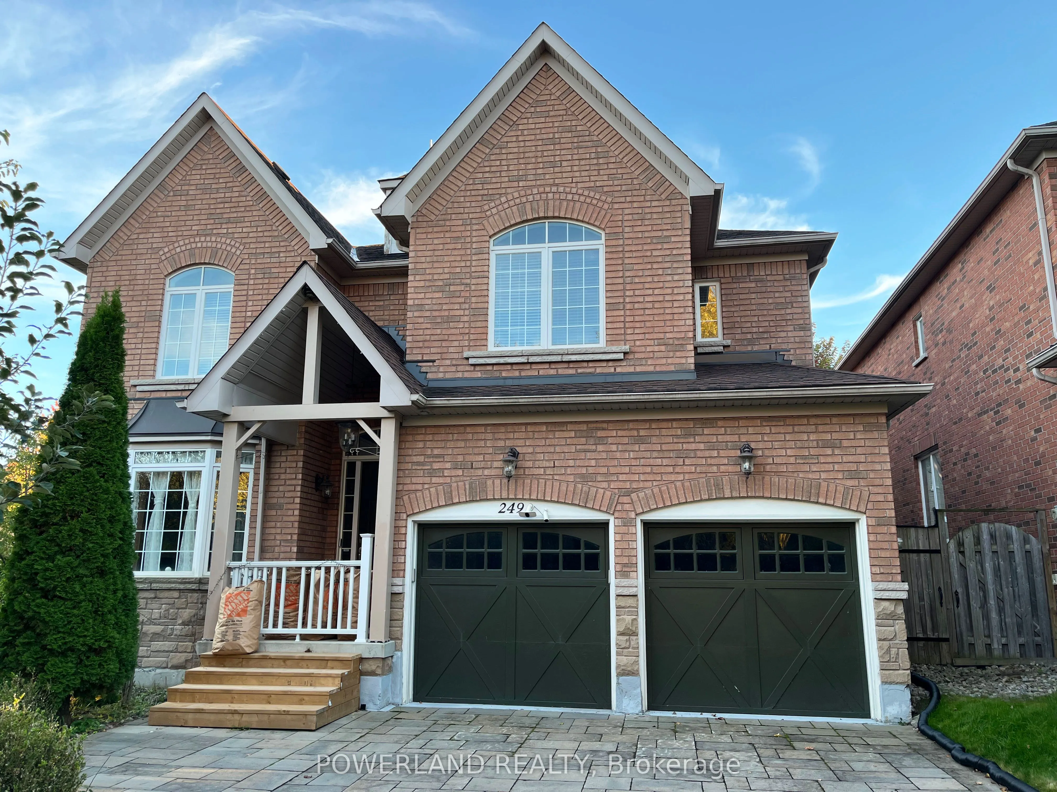 249 Kennedy Street W