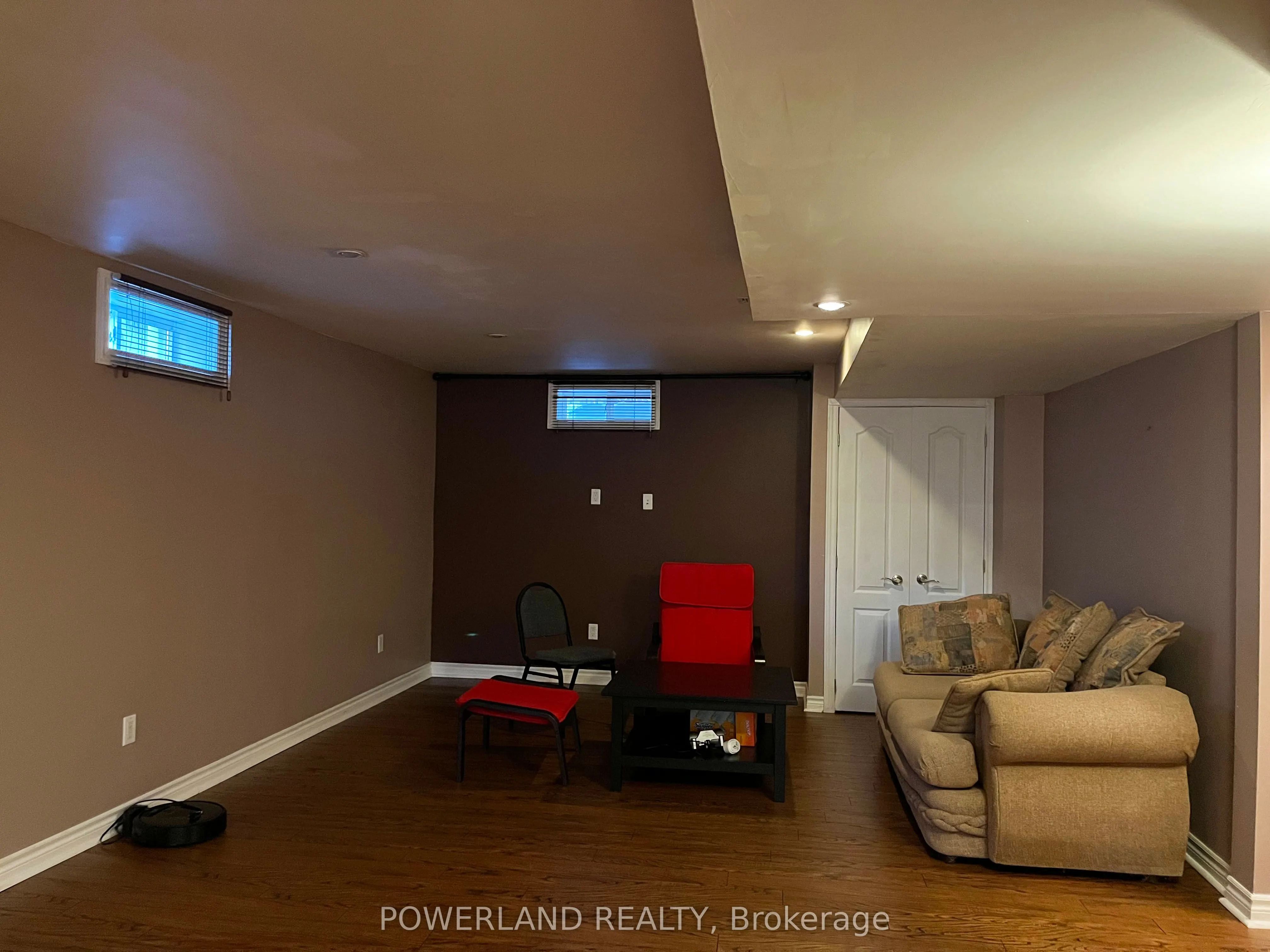 249 Kennedy Street W