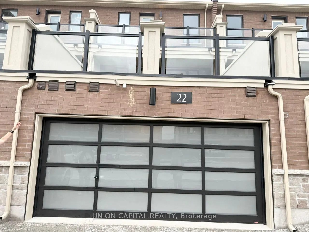 22 Robert Eaton Avenue