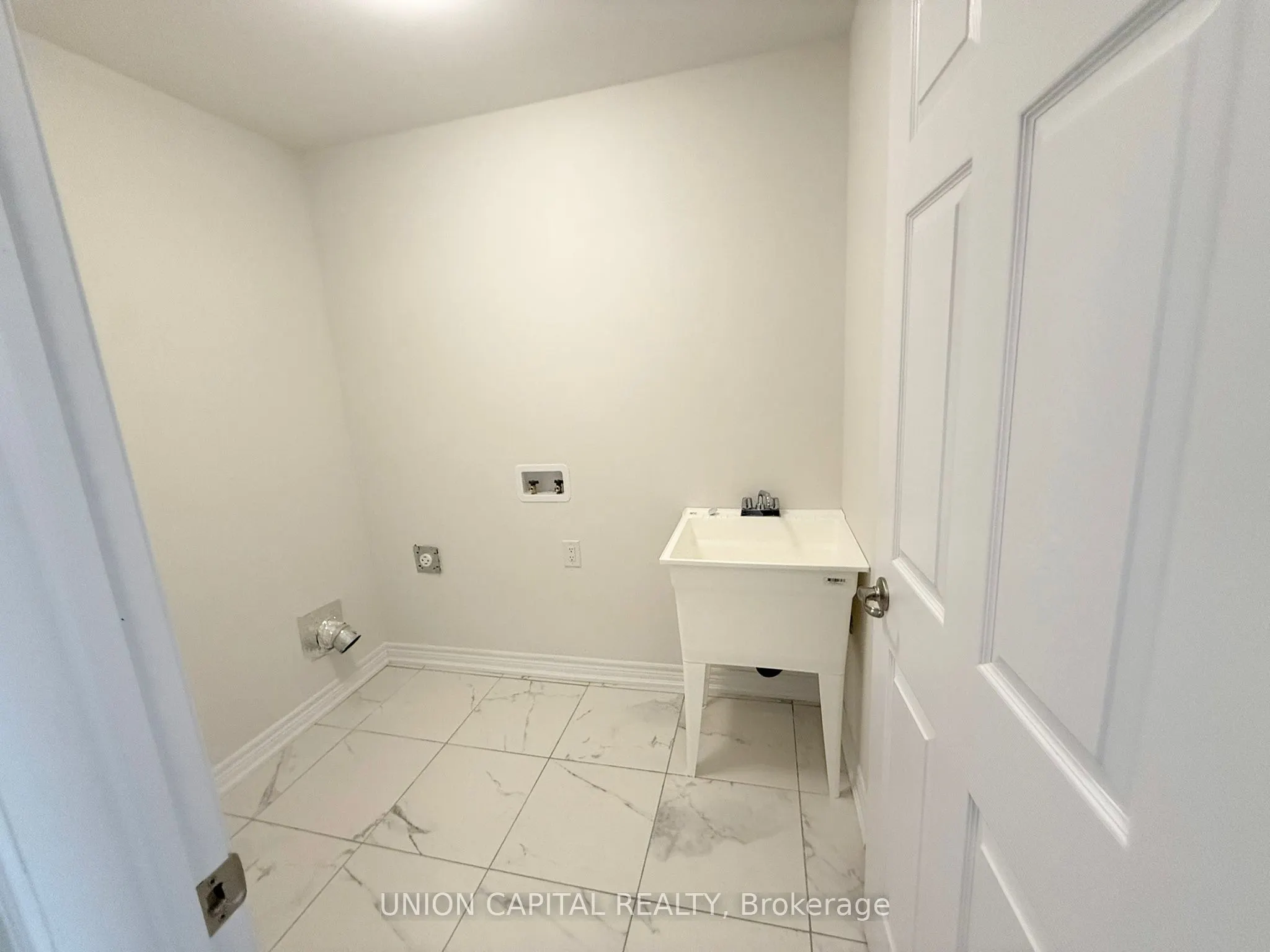 22 Robert Eaton Avenue