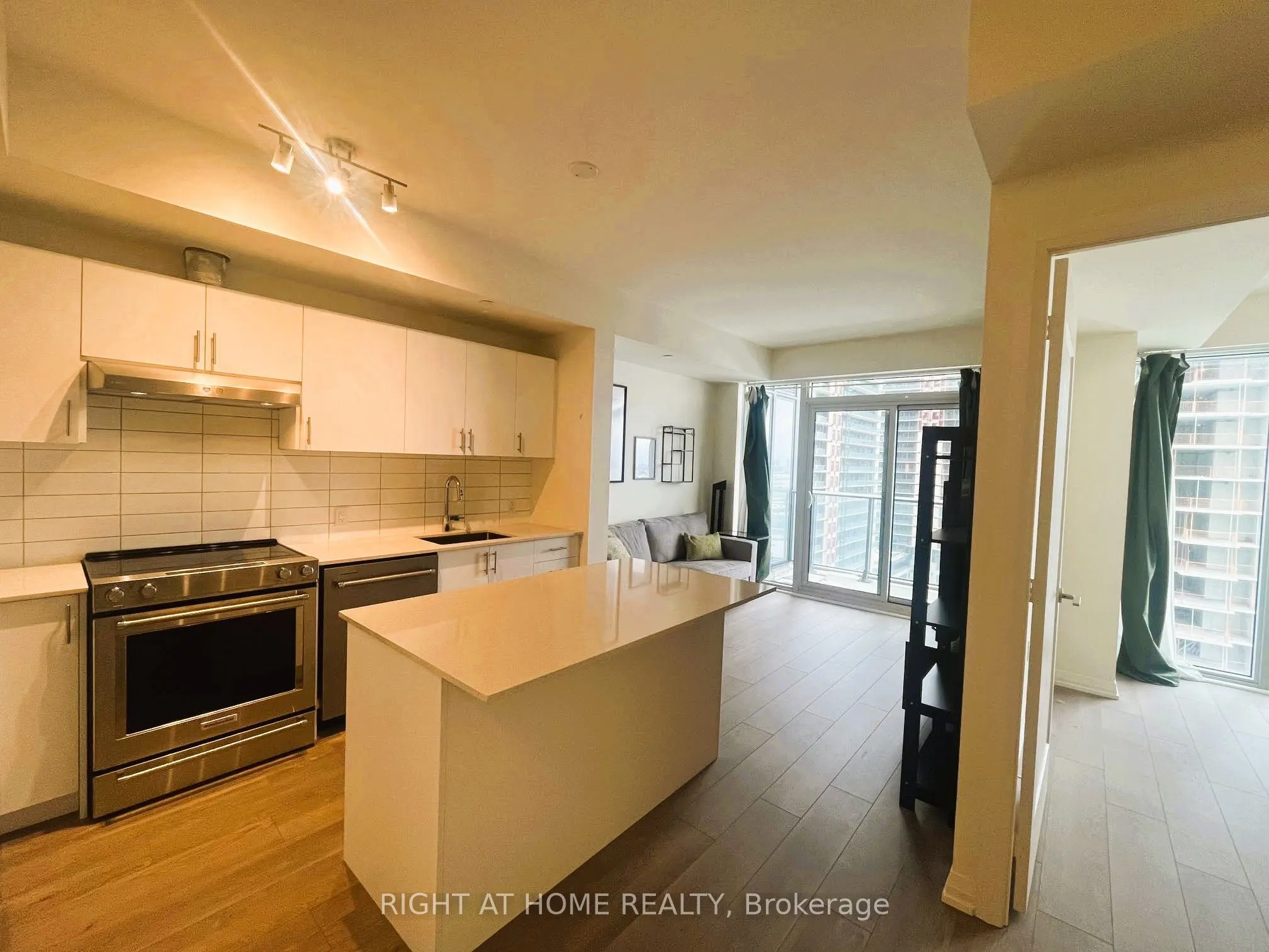 9000 Jane Street, #1616