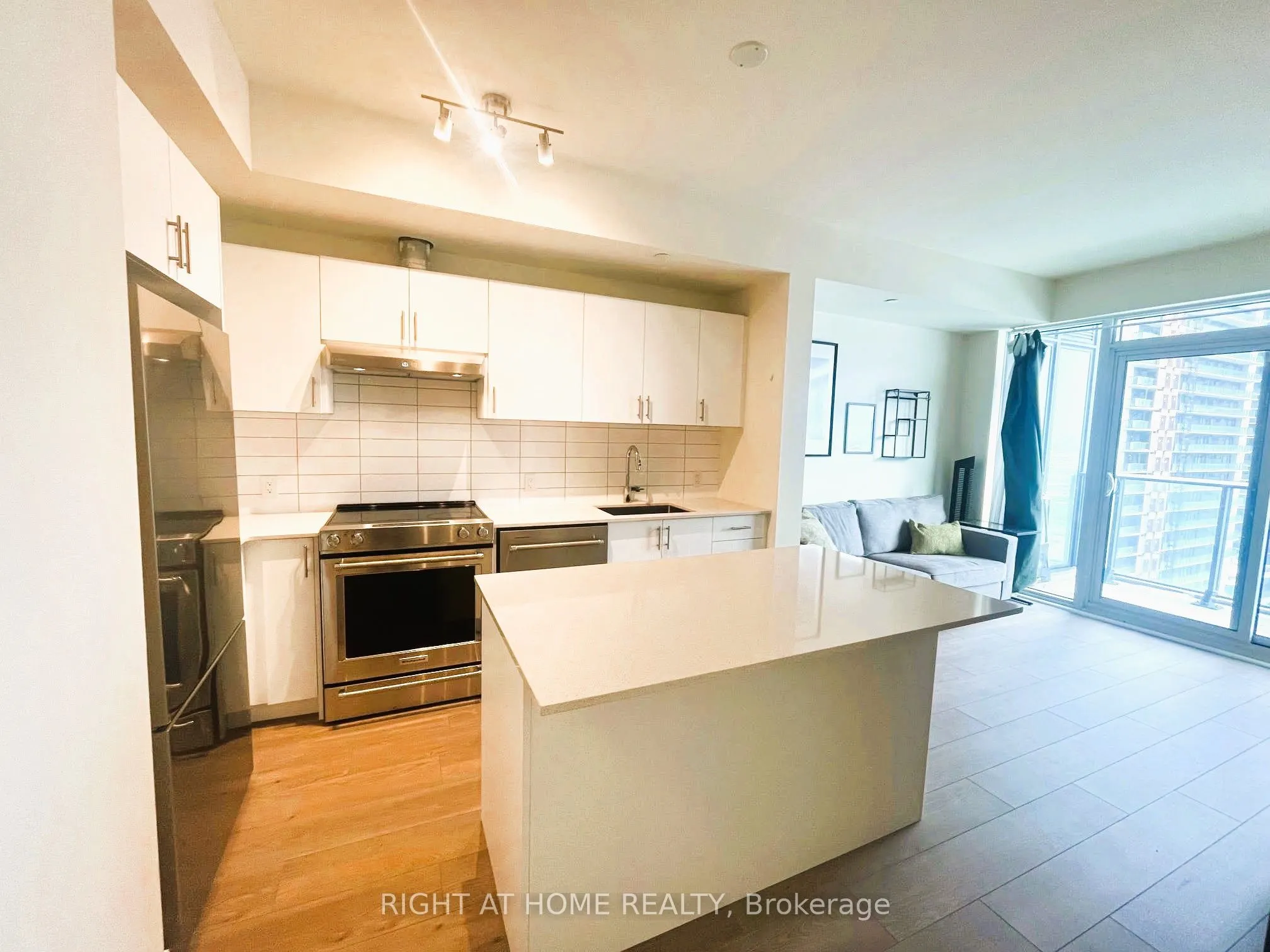 9000 Jane Street, #1616