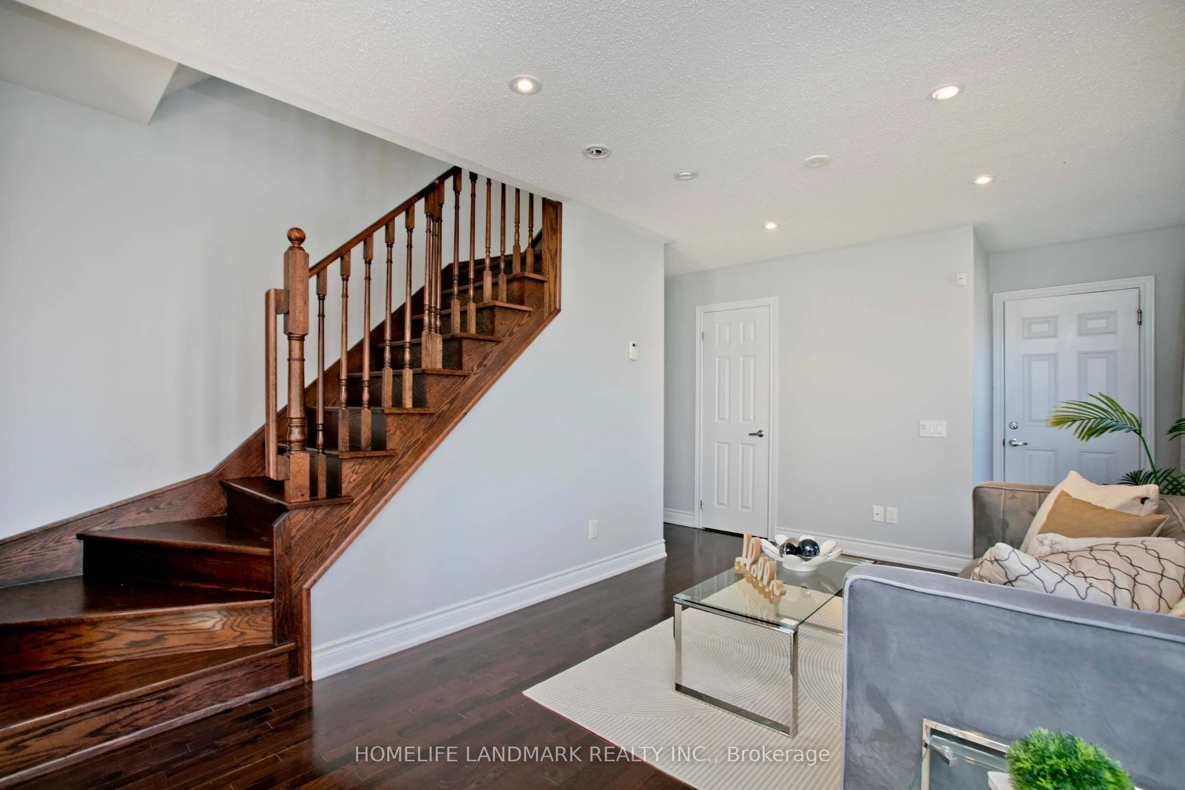 2 Percy Reesor Street