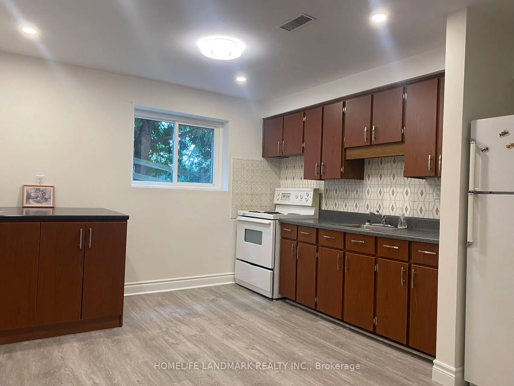 1052 Elgin Street, #Lower